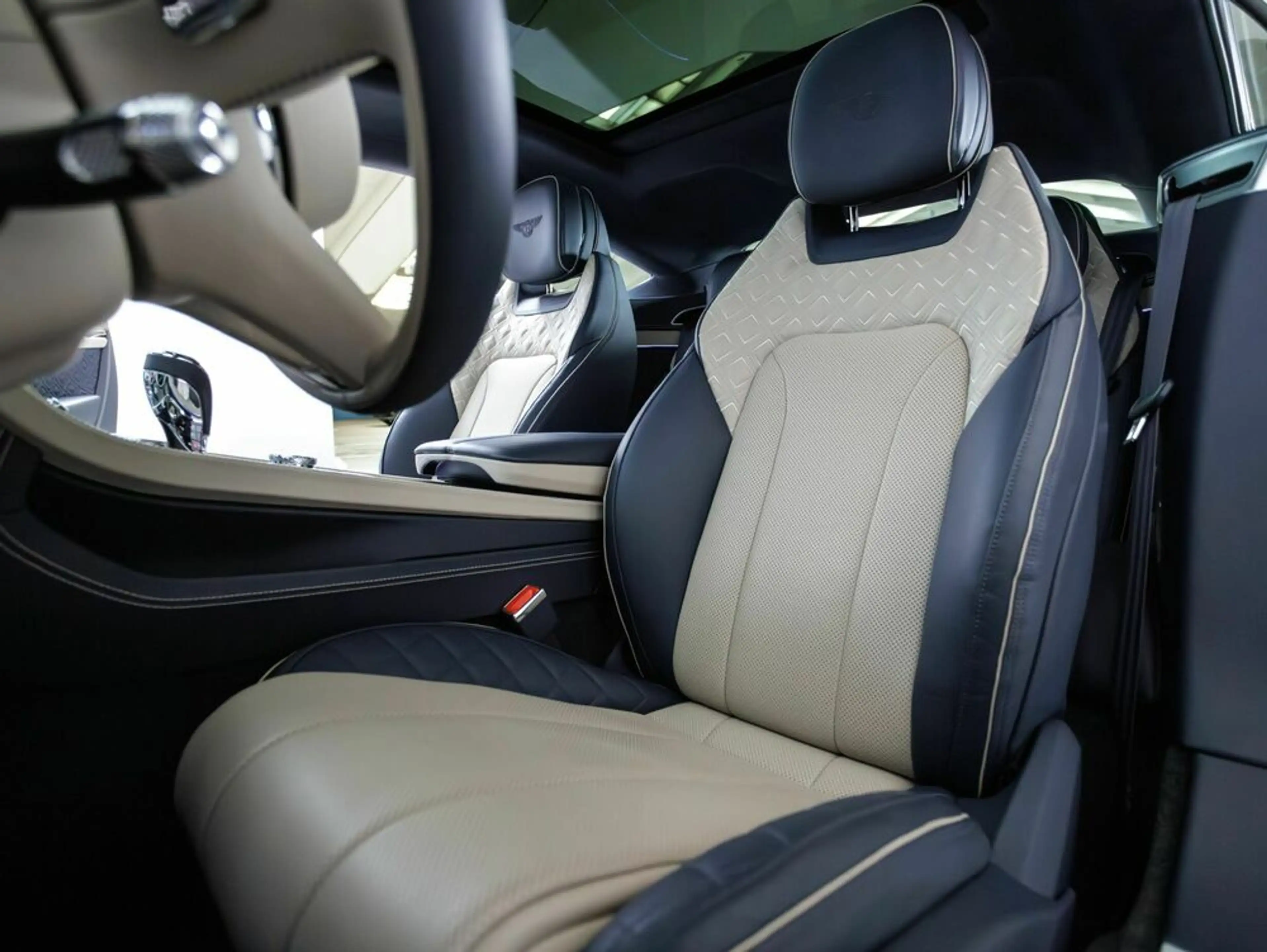Bentley Continental Azure — photo 14