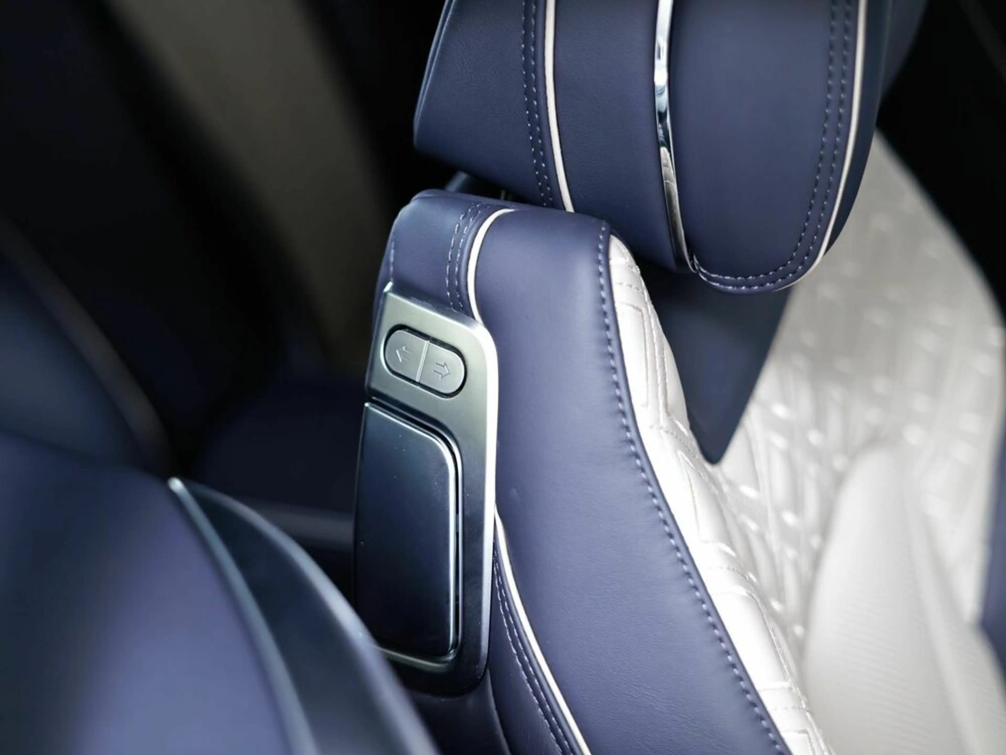 Bentley Continental Azure — photo 15