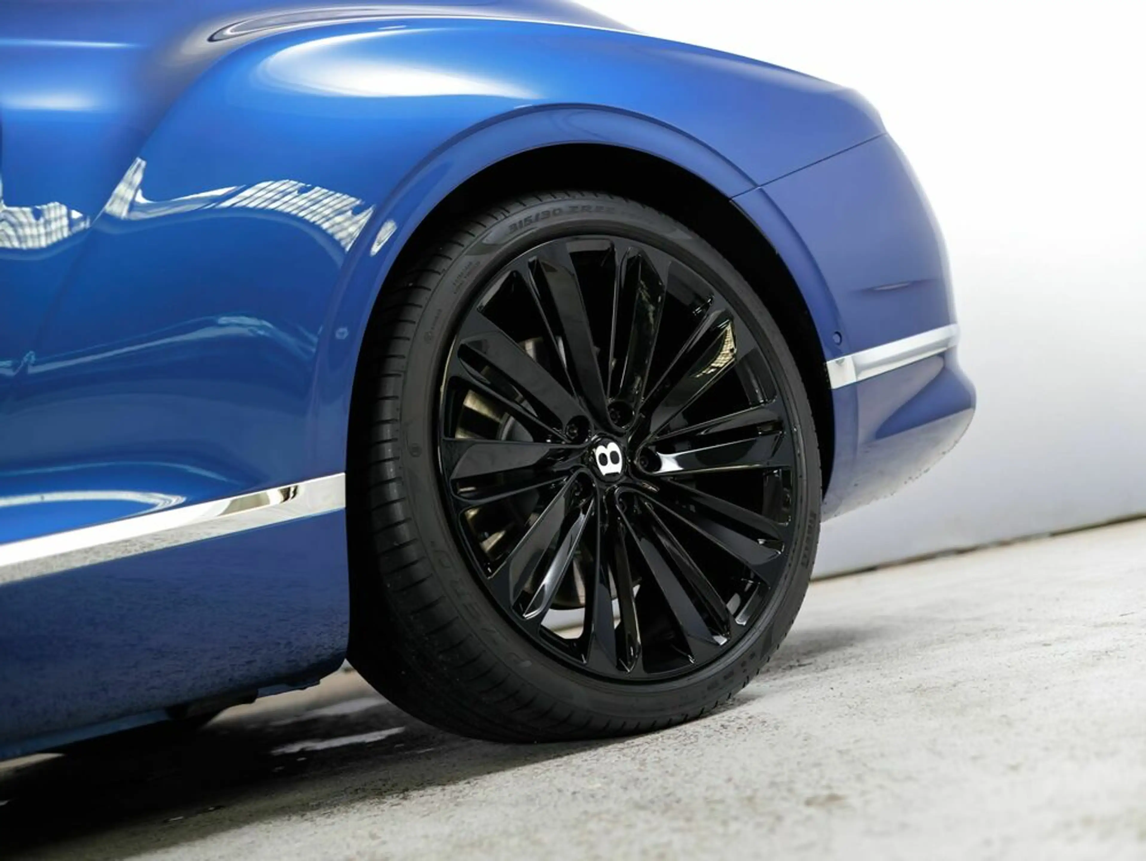 Bentley Continental Azure — photo 11
