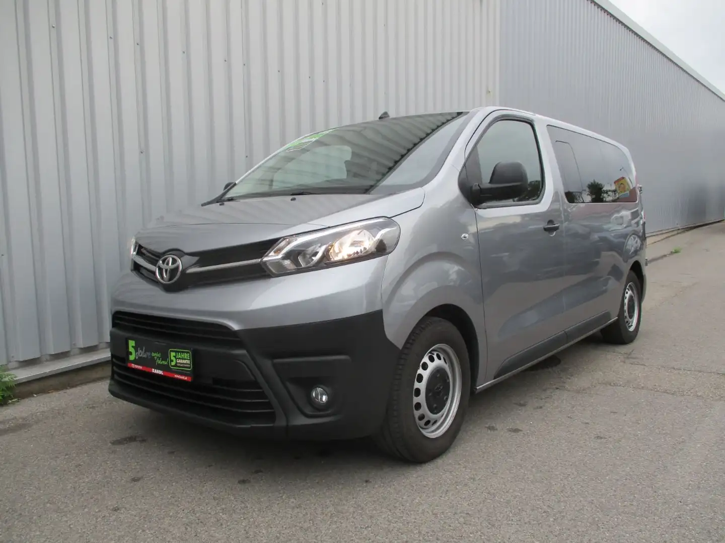 Toyota Proace Verso 1.5 D-4D Shuttle Compact PDC+SpurW Grau - 2