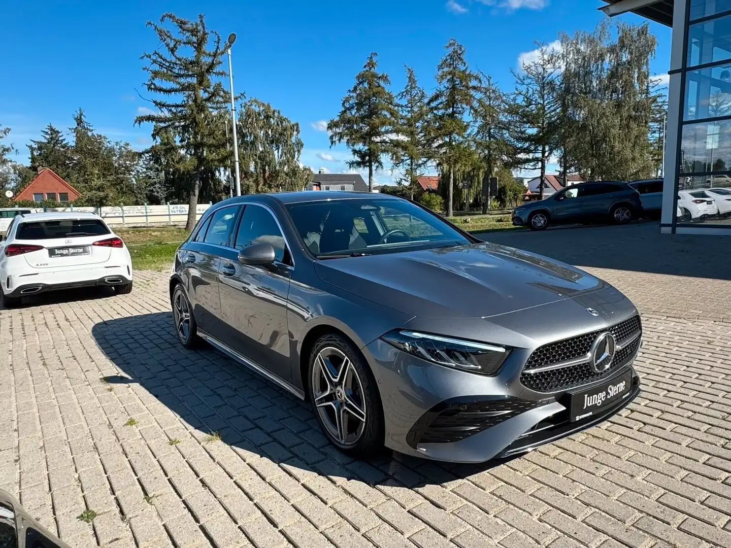 Mercedes-Benz A 200 Premium Amg line auto Keykess Distronic 2023 Grigio - 1