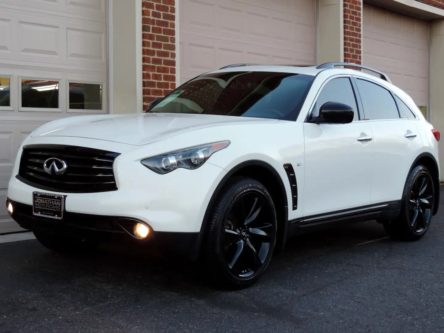 Infiniti QX70 S - 1