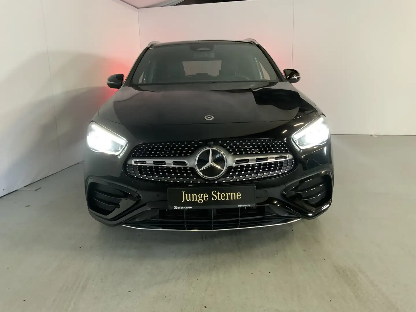 Mercedes-Benz GLA 200 GLA 200  AMG Line Navi/Keyless-Go/Styling/Autom. Schwarz - 2