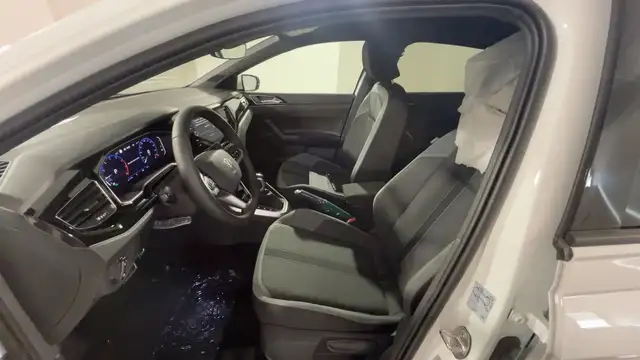 Volkswagen Polo view 8