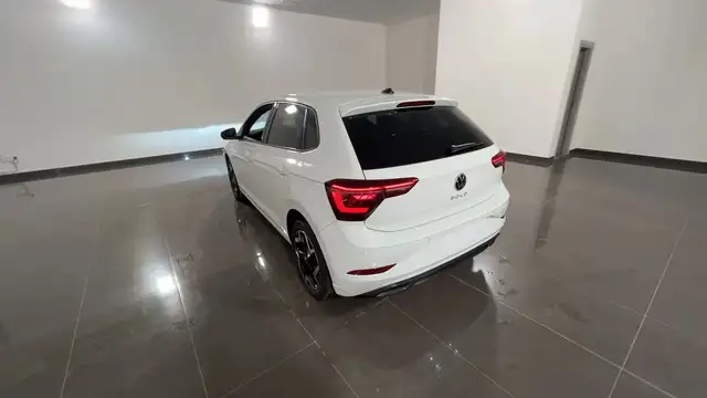 Volkswagen Polo view 6