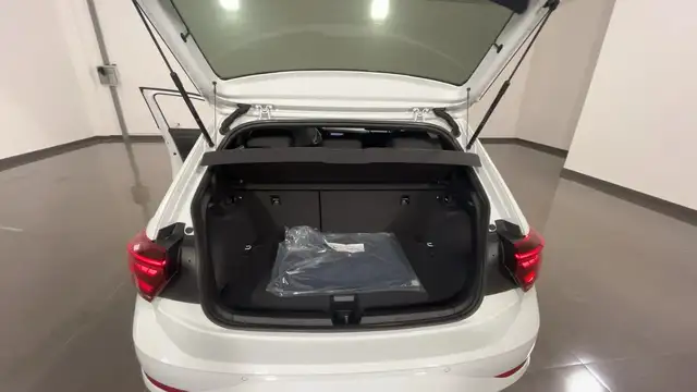 Volkswagen Polo view 19