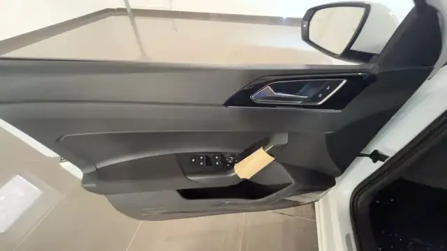 Volkswagen Polo view 17