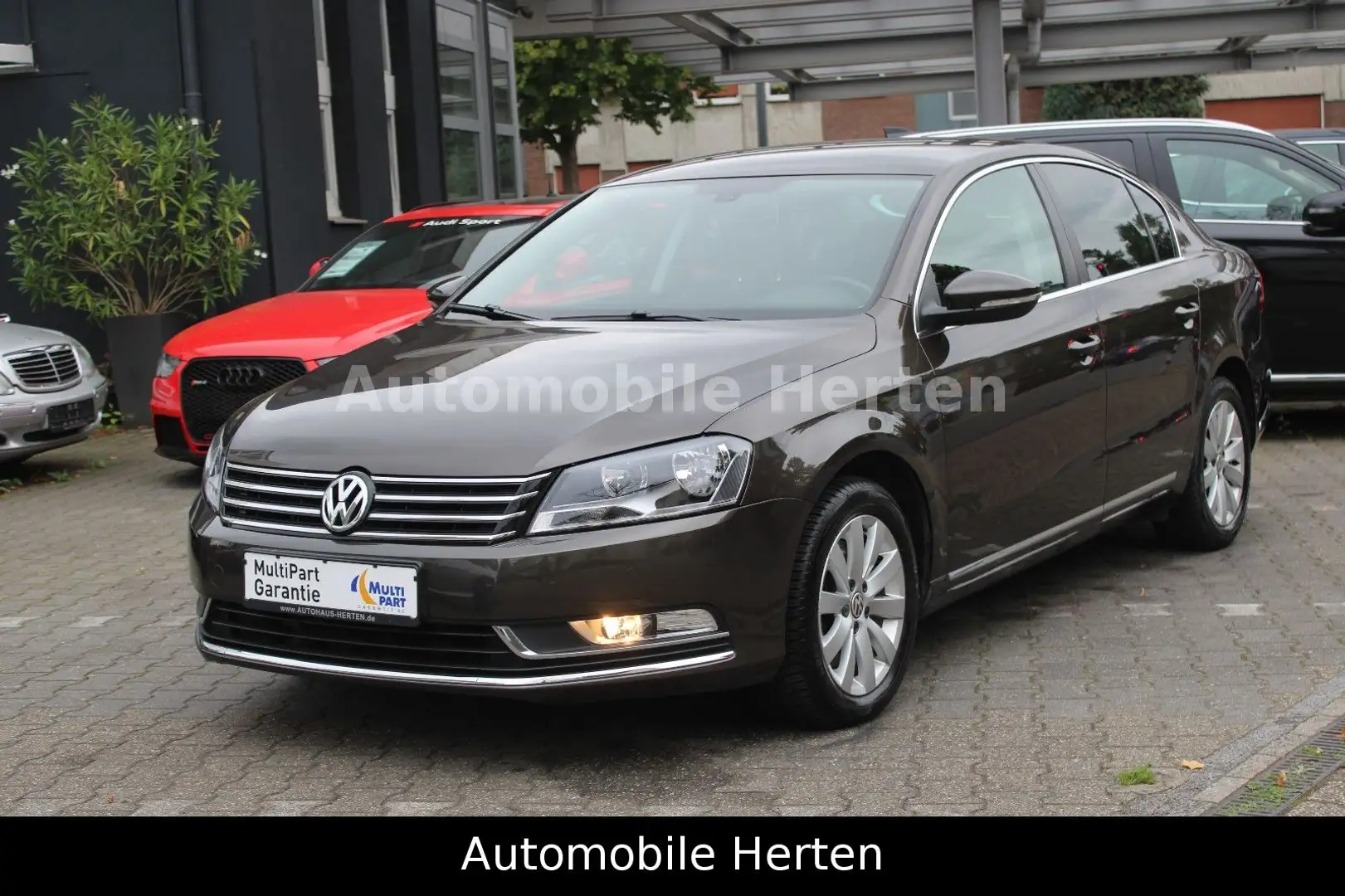 Volkswagen Passat Lim. 1.4 TSI Comfortline*BE*NAVI*SHZ*MFL* Schwarz - 1