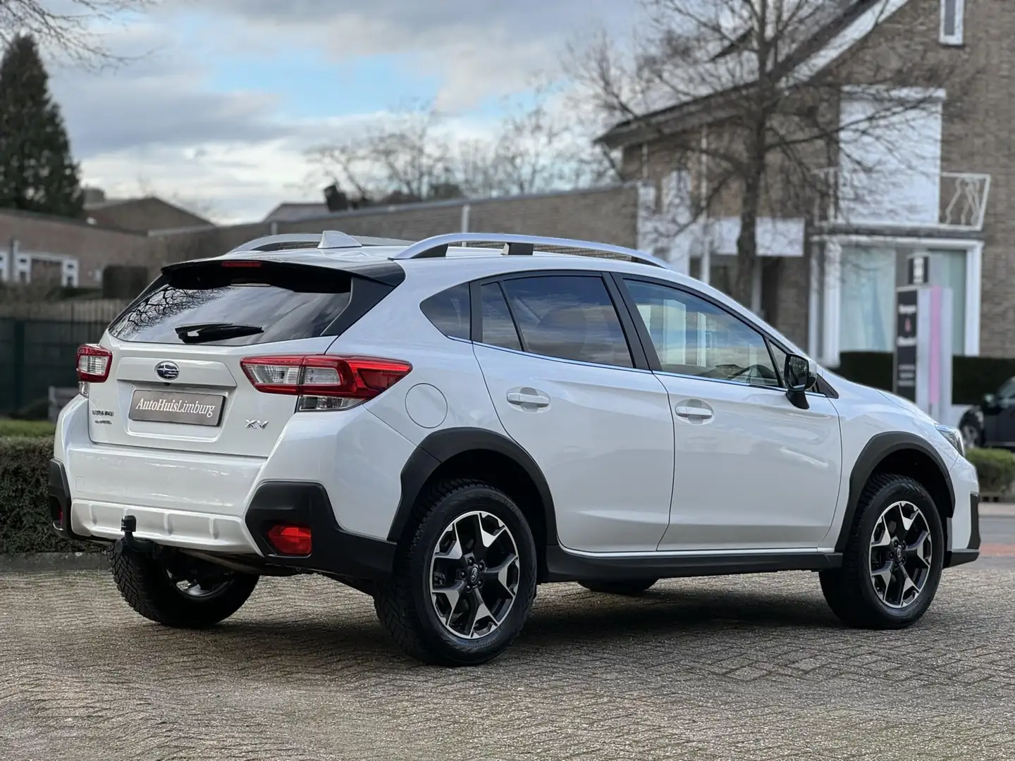 Subaru XV 1.6i Pure 4WD|Plus Eye Sight|Apple CarPlay|Pano|Ca Wit - 2