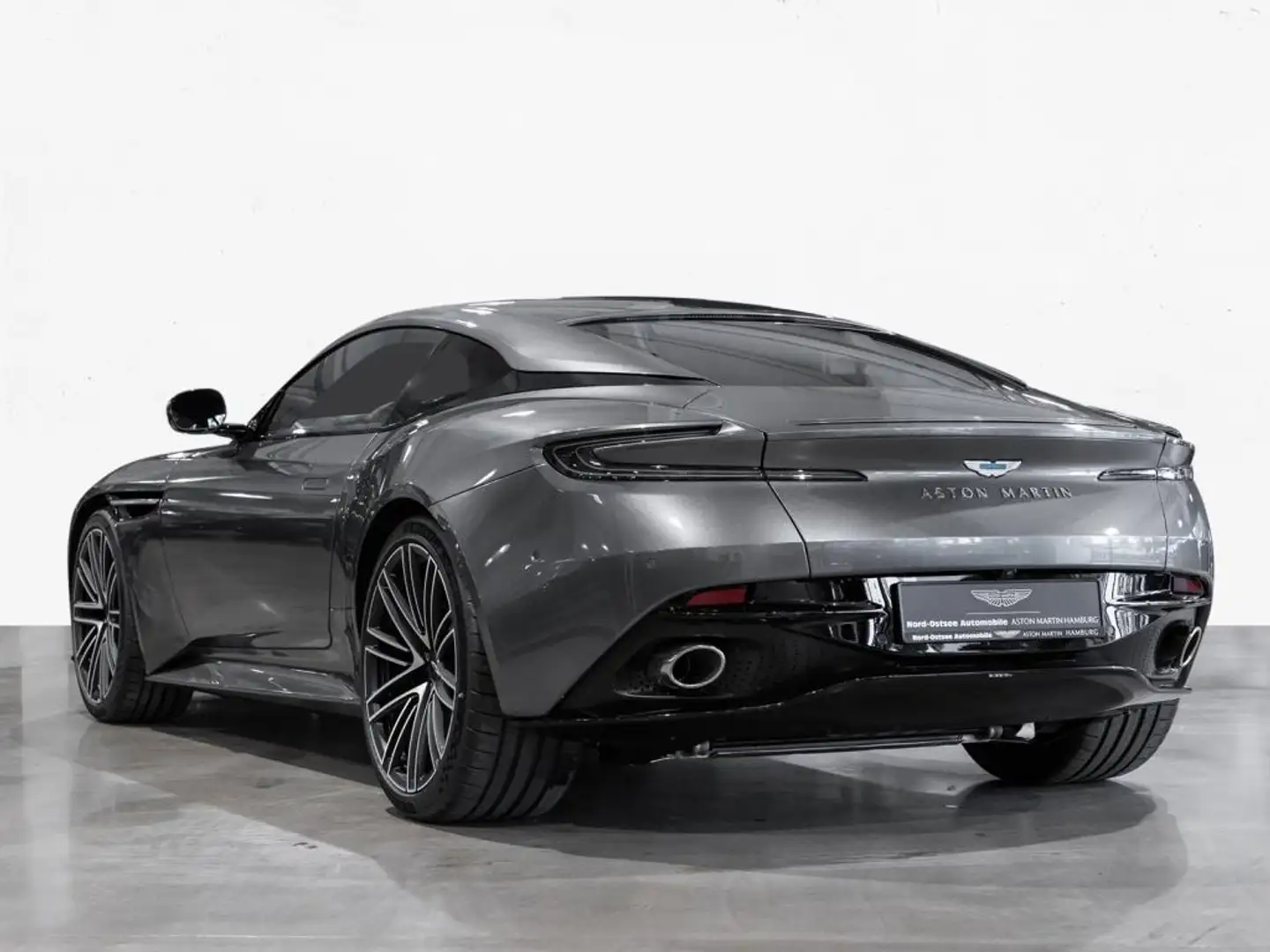 Aston Martin DB12 Coupe AUT SpurH Silber - 2