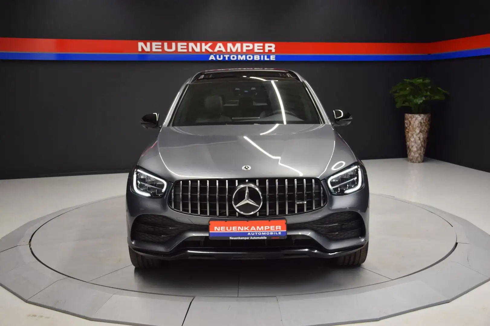 Mercedes-Benz GLC 43 AMG 4Matic Pano Šedá - 2