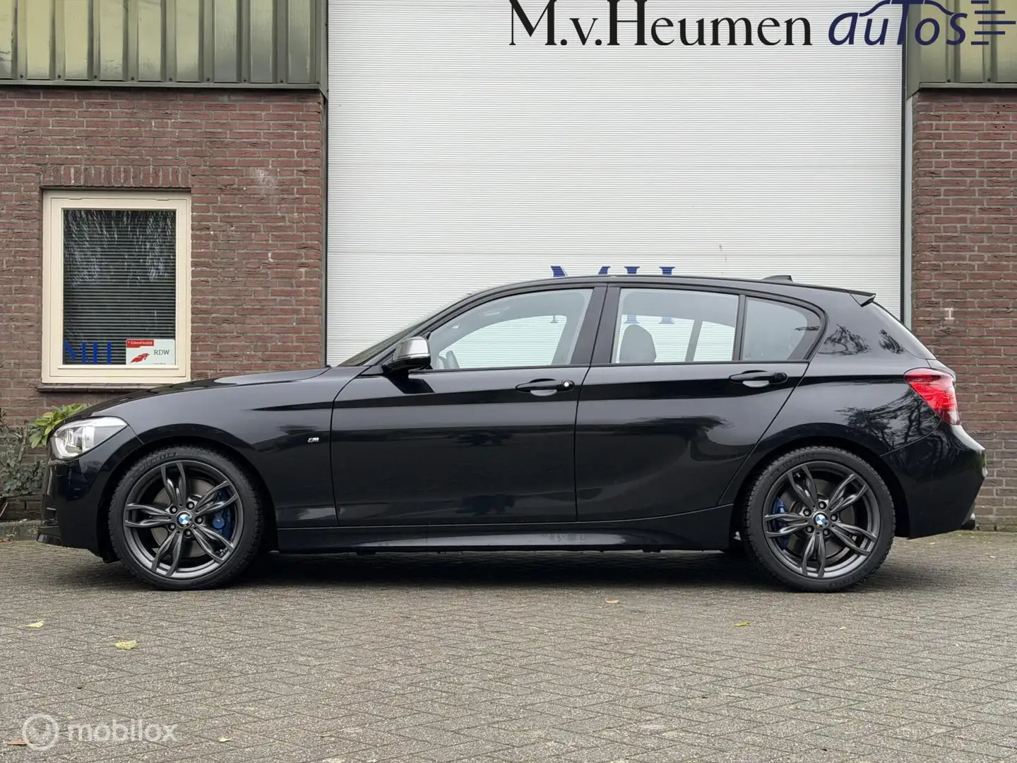BMW 135 1-serie M135i xDrive 320PK Harman Kardon LED Clima Schwarz - 2