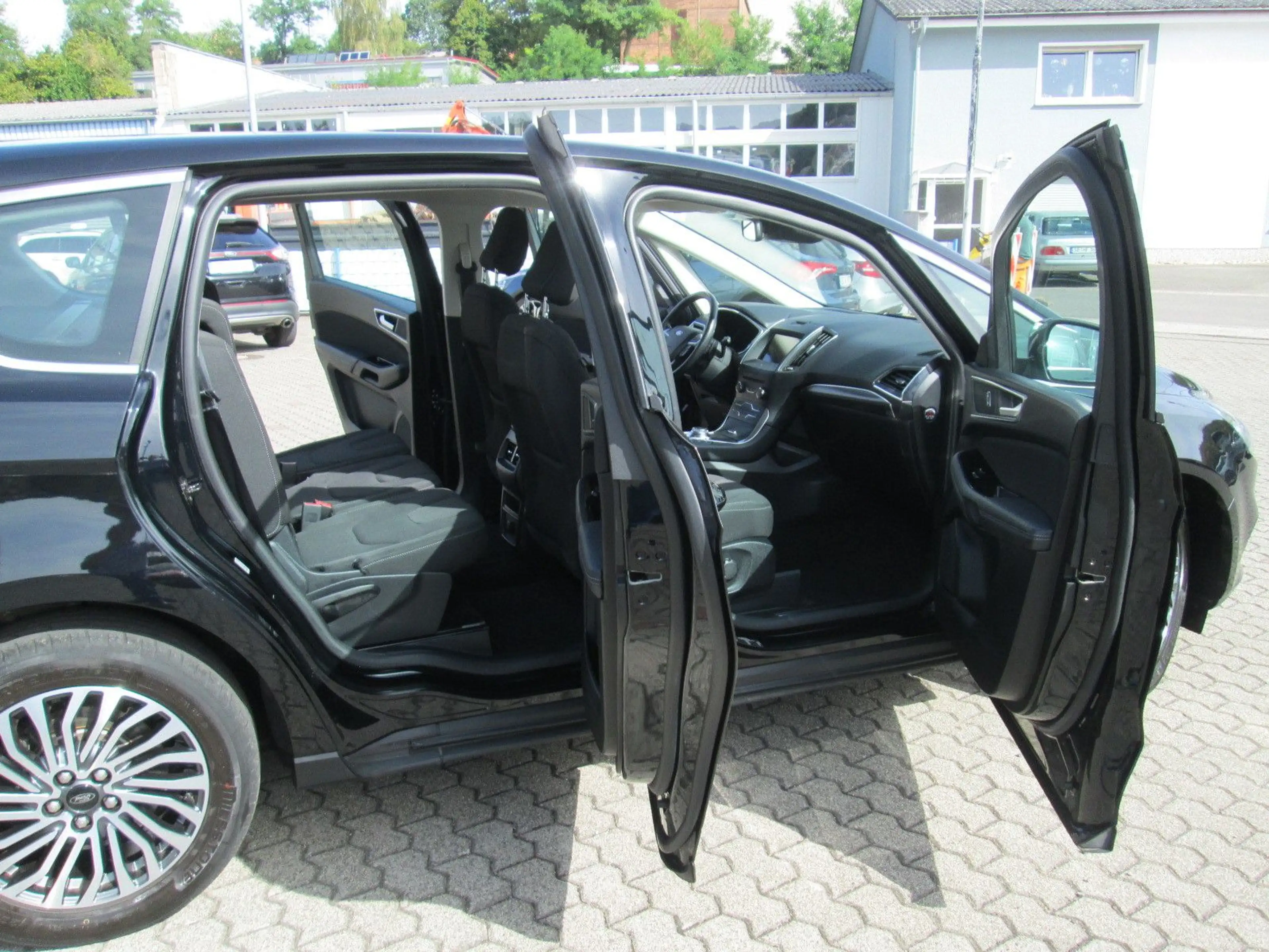 Ford S-Max S-MAX Titanium — photo 15