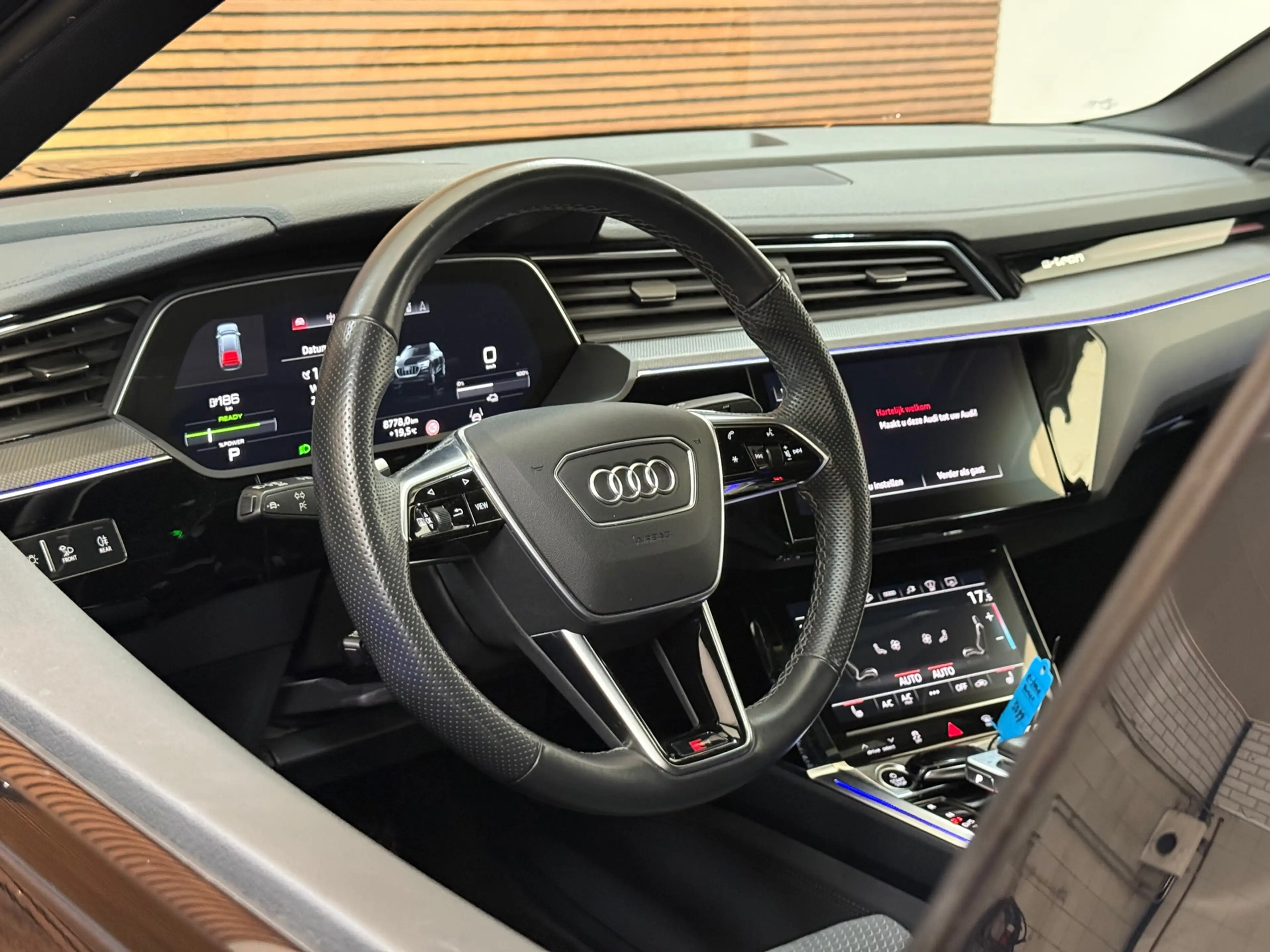 Audi e-tron Sportback 55 quattro S-line Black Edition 407pk | — photo 2