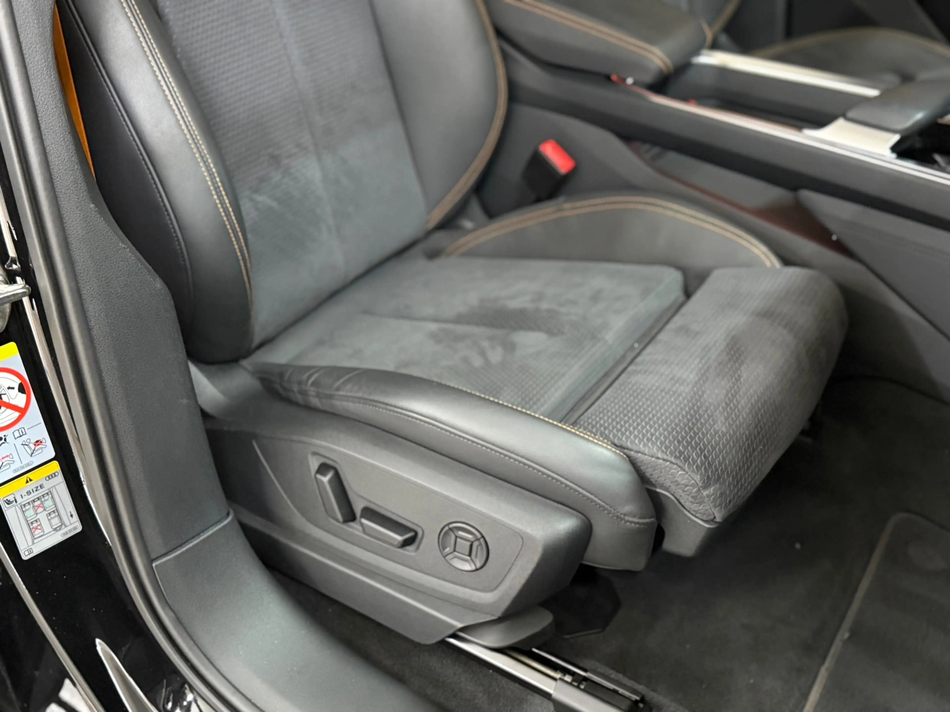 Audi e-tron Sportback 55 quattro S-line Black Edition 407pk | — photo 8