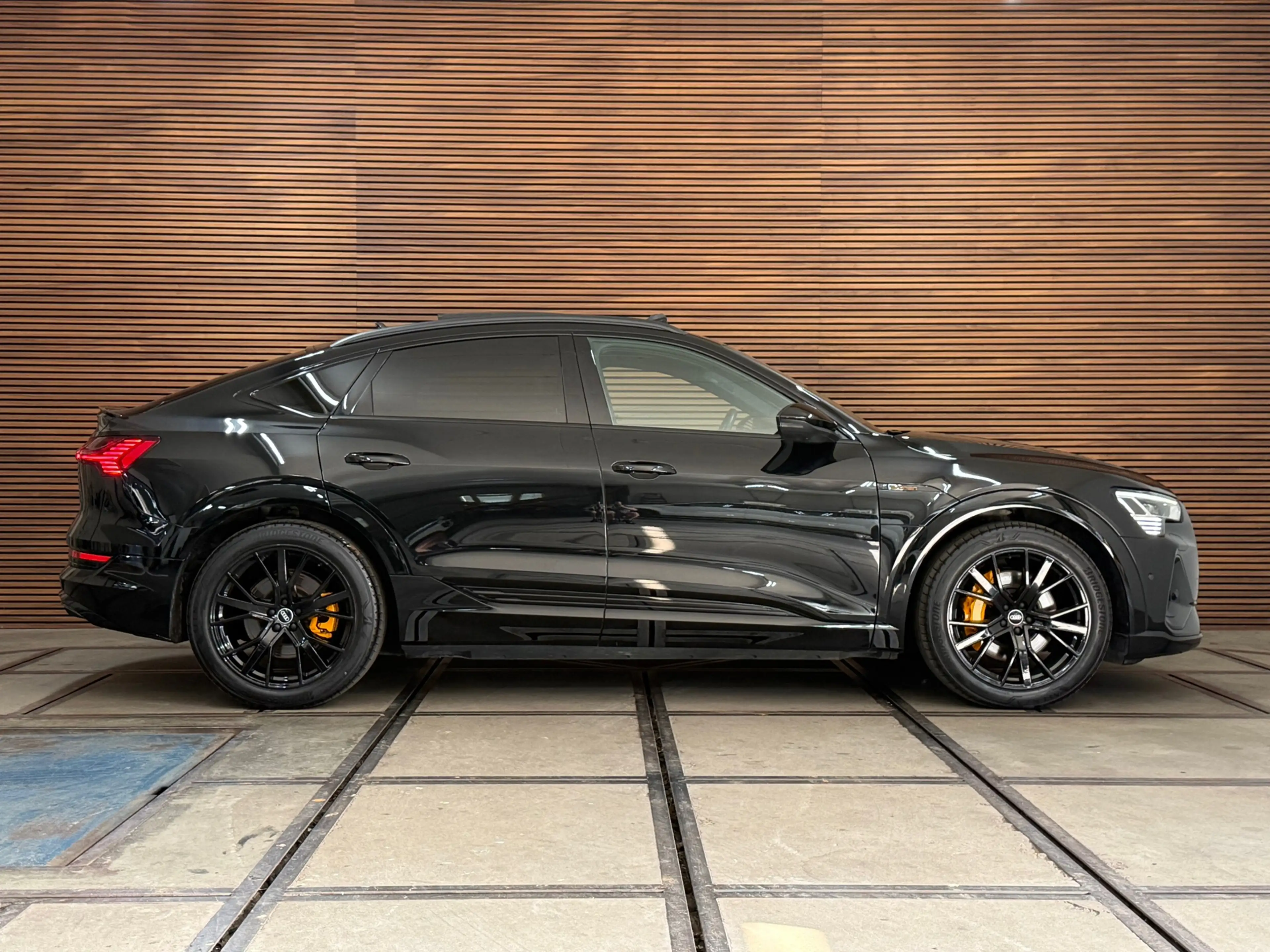 Audi e-tron Sportback 55 quattro S-line Black Edition 407pk | — photo 3