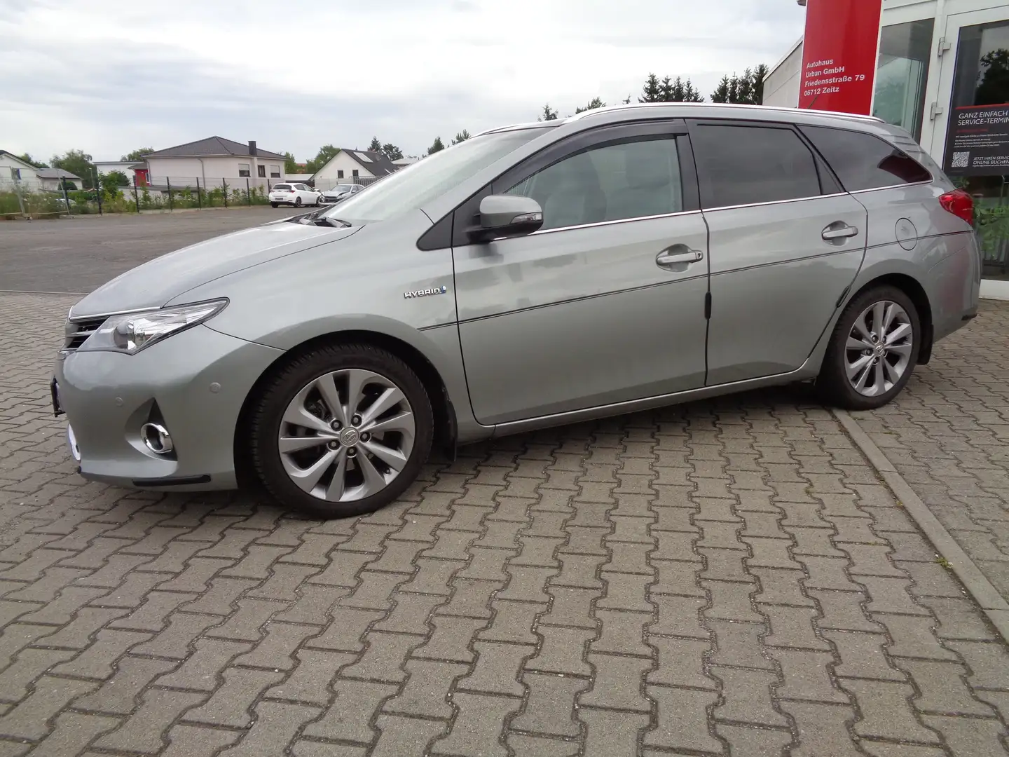 Toyota Auris Hybrid Executive Silber - 2