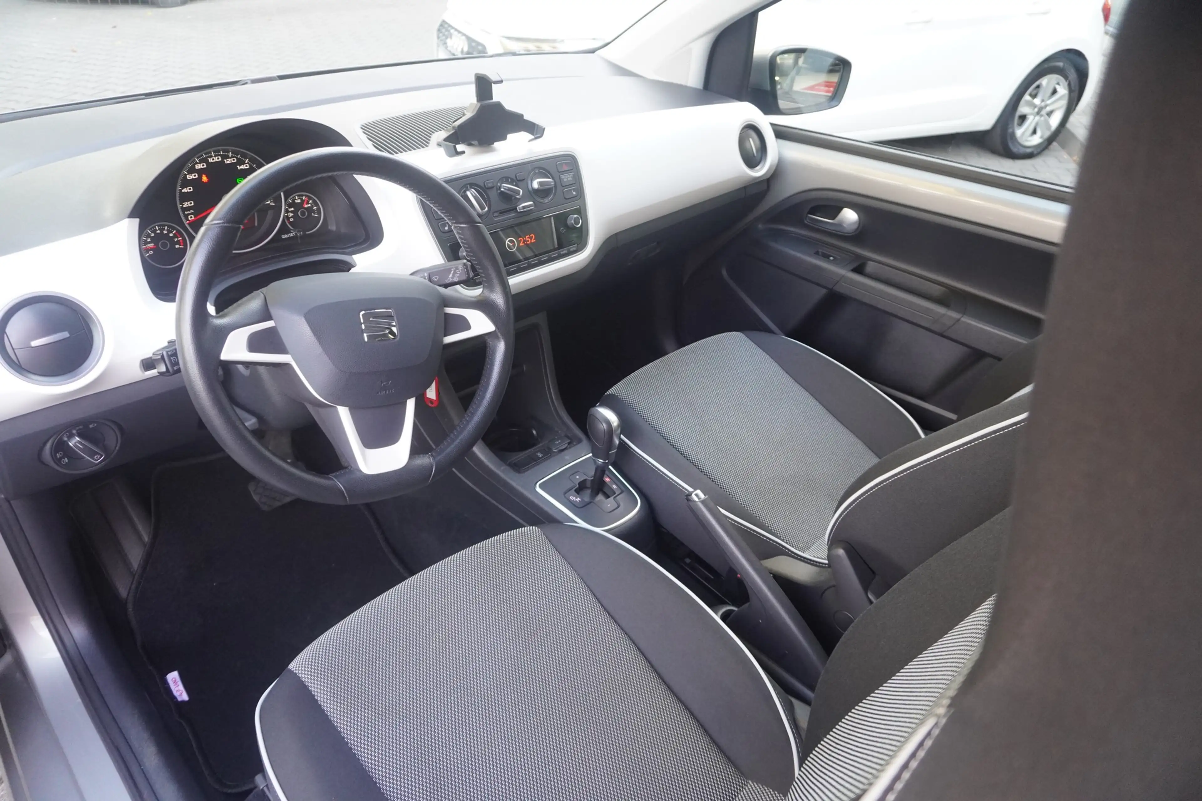 SEAT Mii 1.0 Chic Sitzheizung Tempomat Klima PDC AUX — photo 8