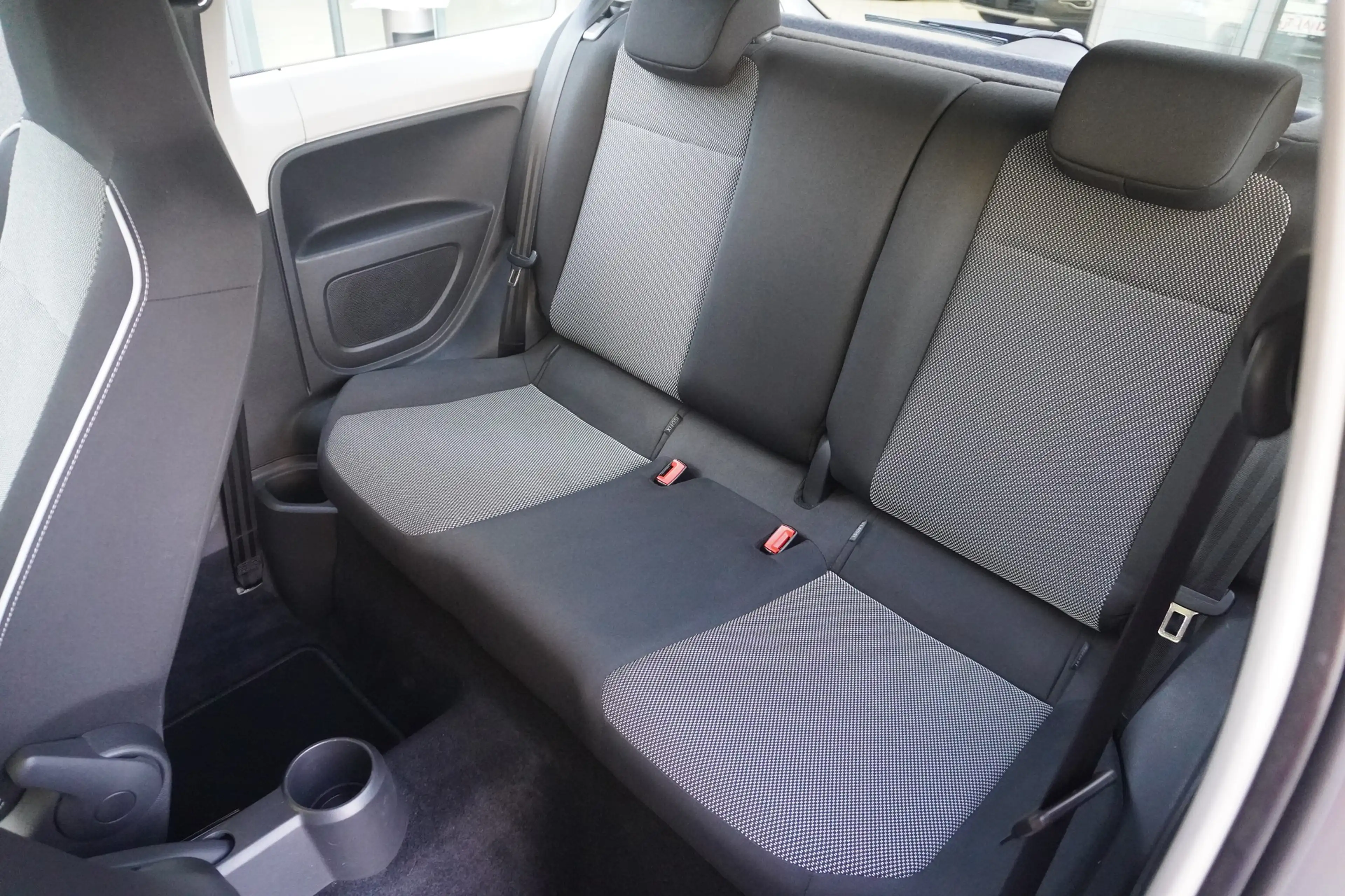 SEAT Mii 1.0 Chic Sitzheizung Tempomat Klima PDC AUX — photo 11
