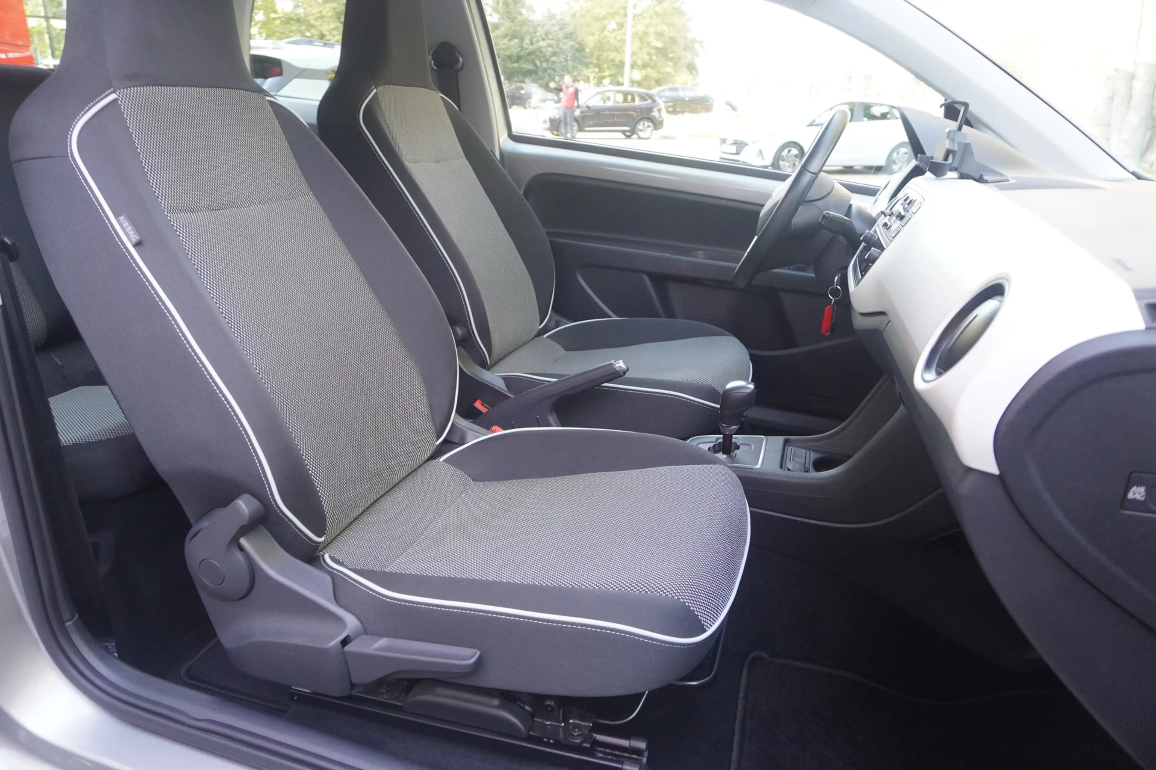SEAT Mii 1.0 Chic Sitzheizung Tempomat Klima PDC AUX — photo 12