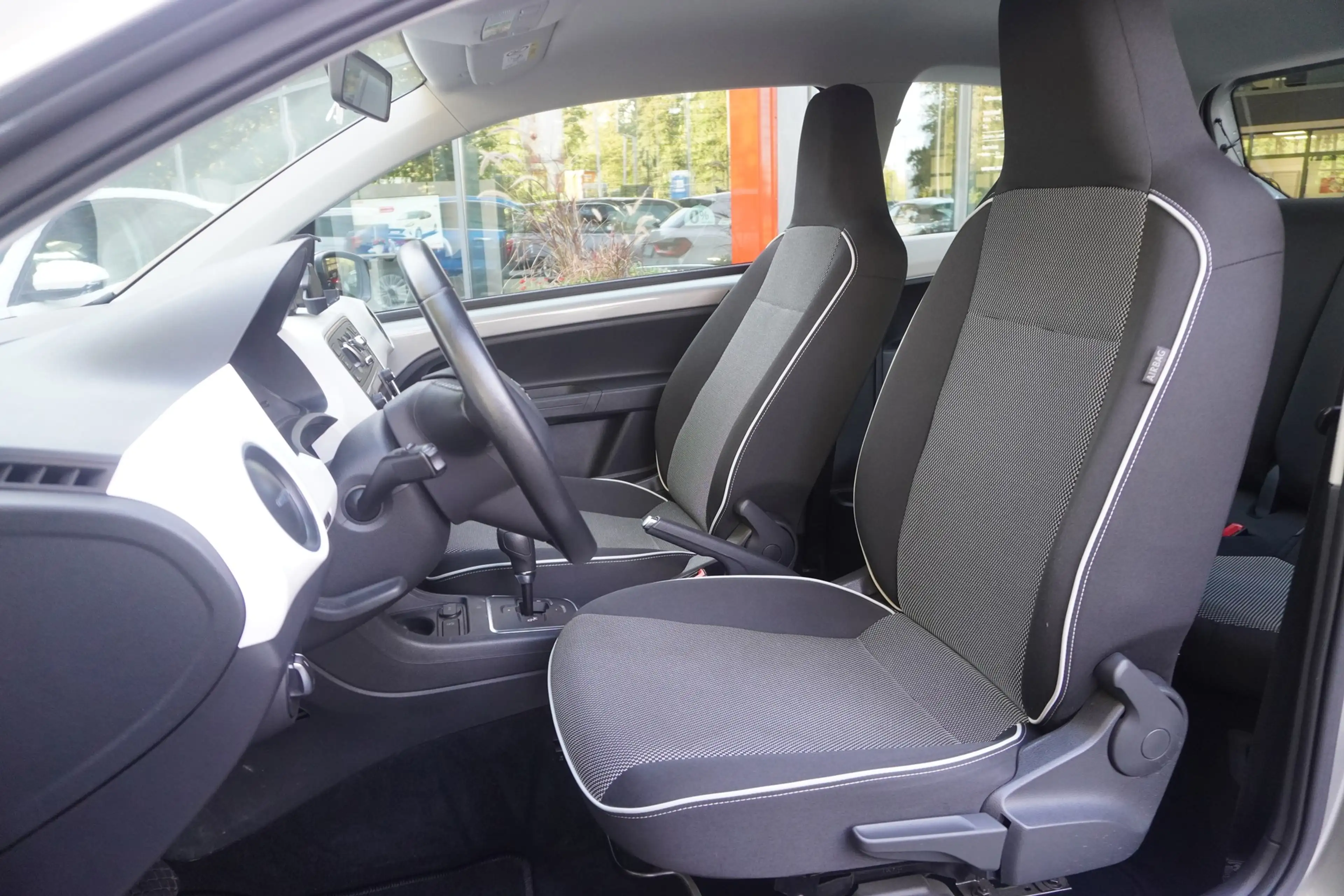 SEAT Mii 1.0 Chic Sitzheizung Tempomat Klima PDC AUX — photo 9