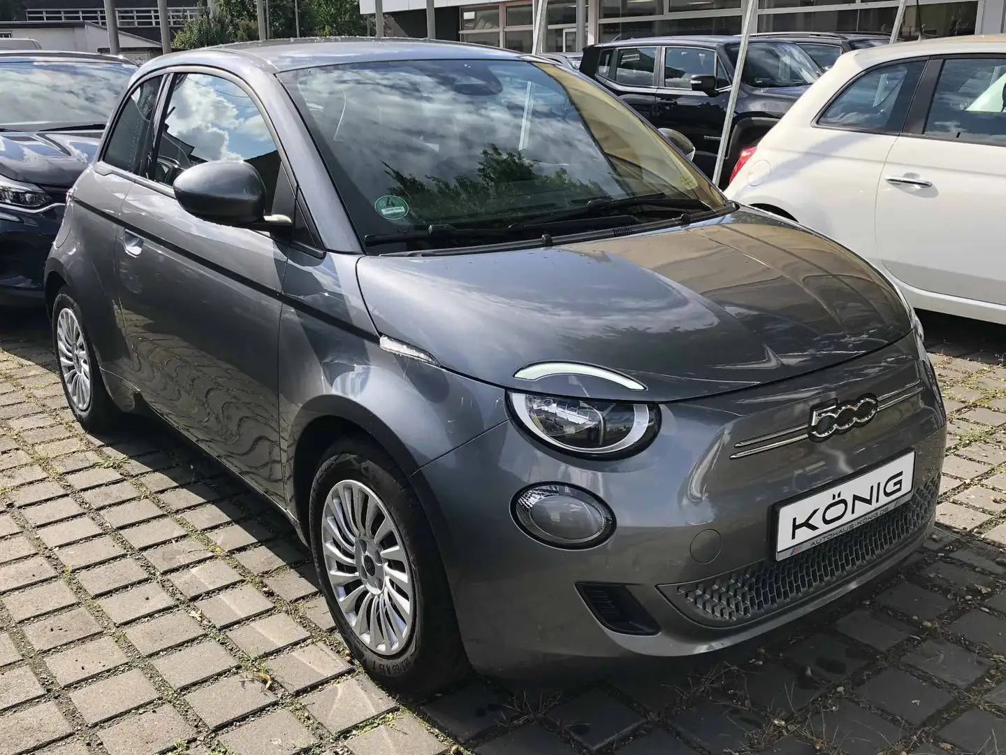 Fiat 500e 42 kWh  Touch*Klimaaut.*Carplay Grau - 2