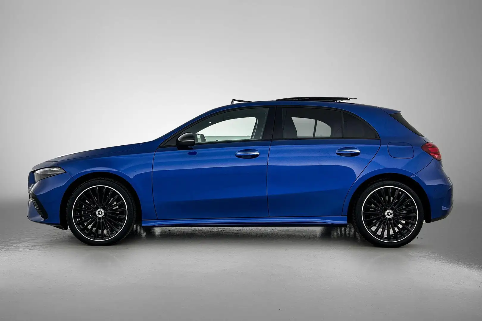 Mercedes-Benz A 250 A 250e Automaat AMG Line | Nightpakket | Panoramad Bleu - 2