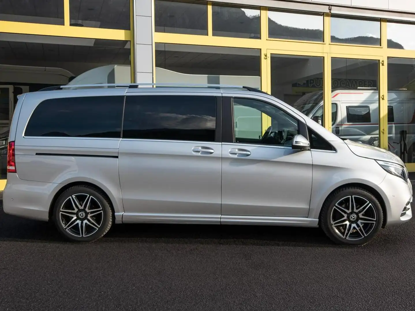 Mercedes-Benz V 300 Premium 4 matic IVA ESPOSTA Argento - 2