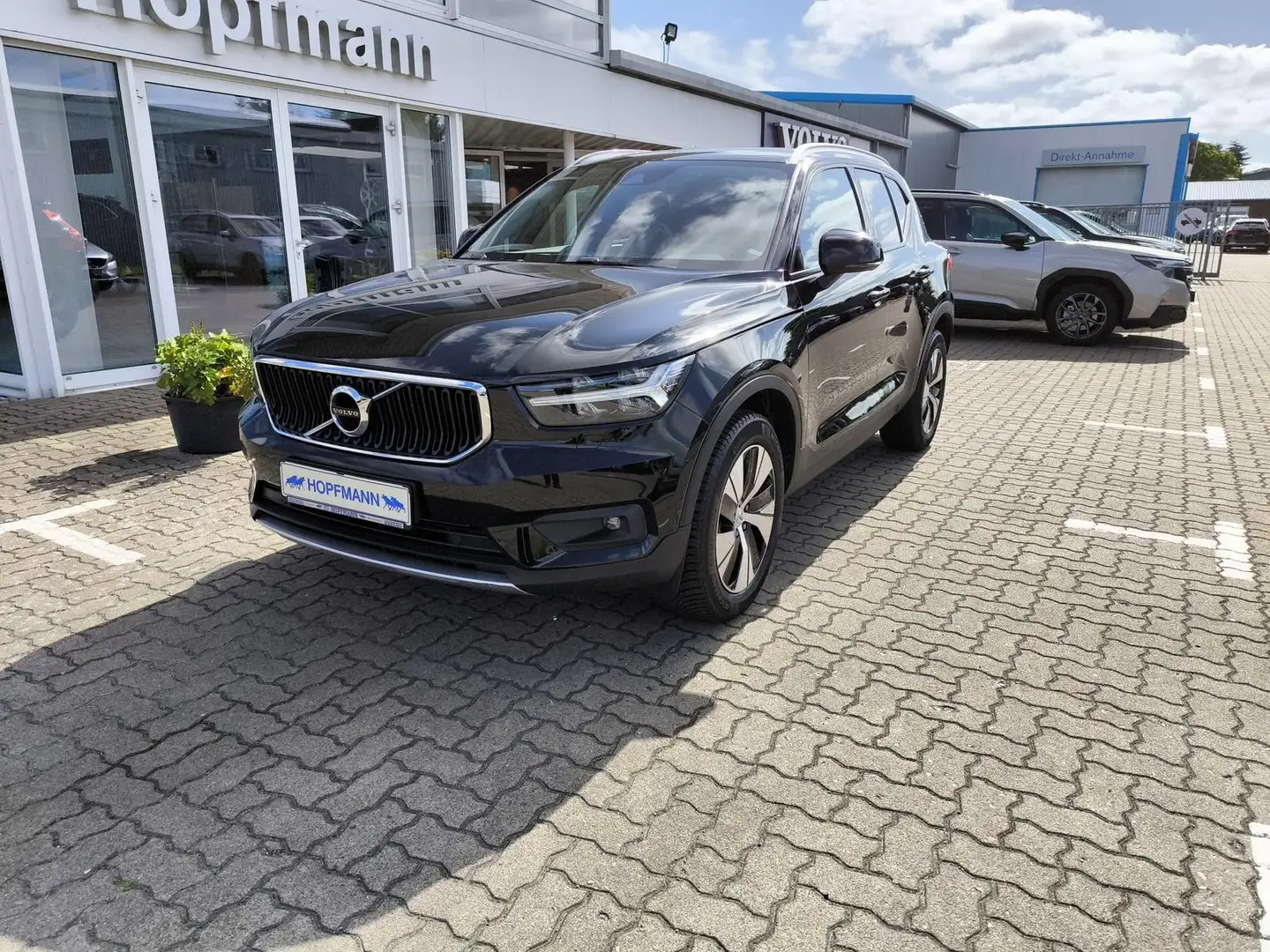 Volvo XC40 T2 Momentum Pro Schaltgetriebe Zwart - 1