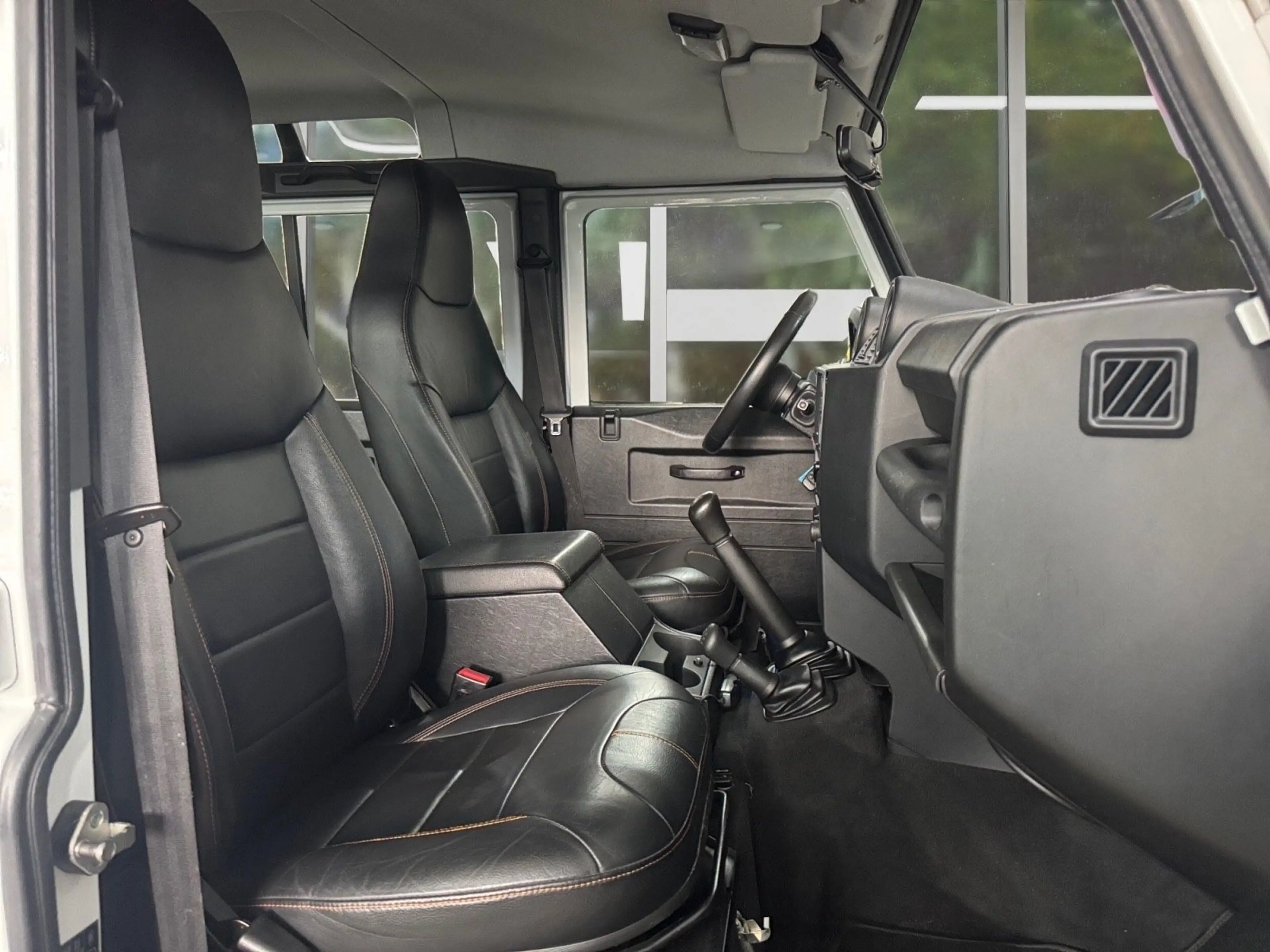 Land Rover Defender 110 E Station Wagon LXV Sonderserie 65 — photo 7
