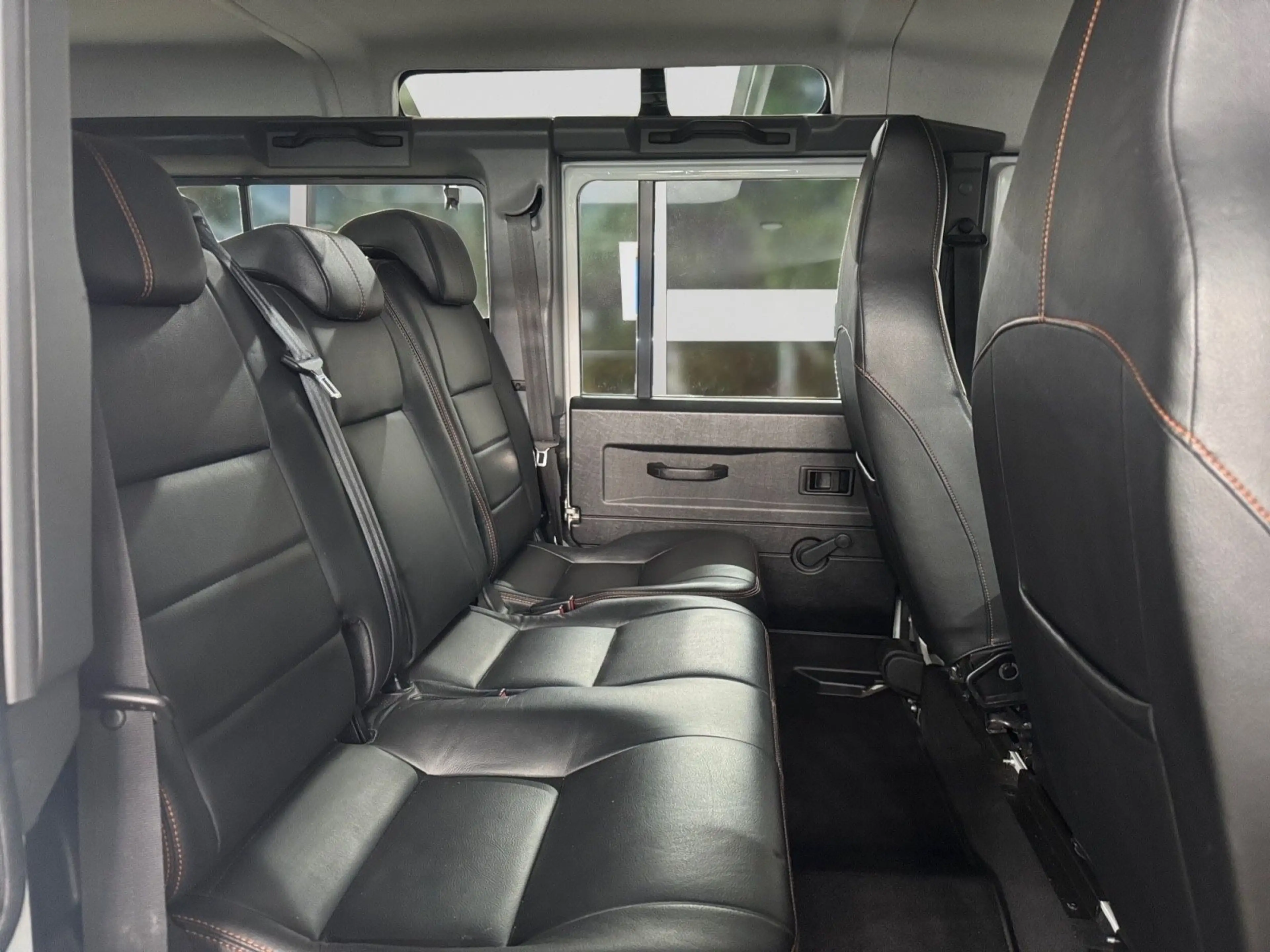 Land Rover Defender 110 E Station Wagon LXV Sonderserie 65 — photo 8
