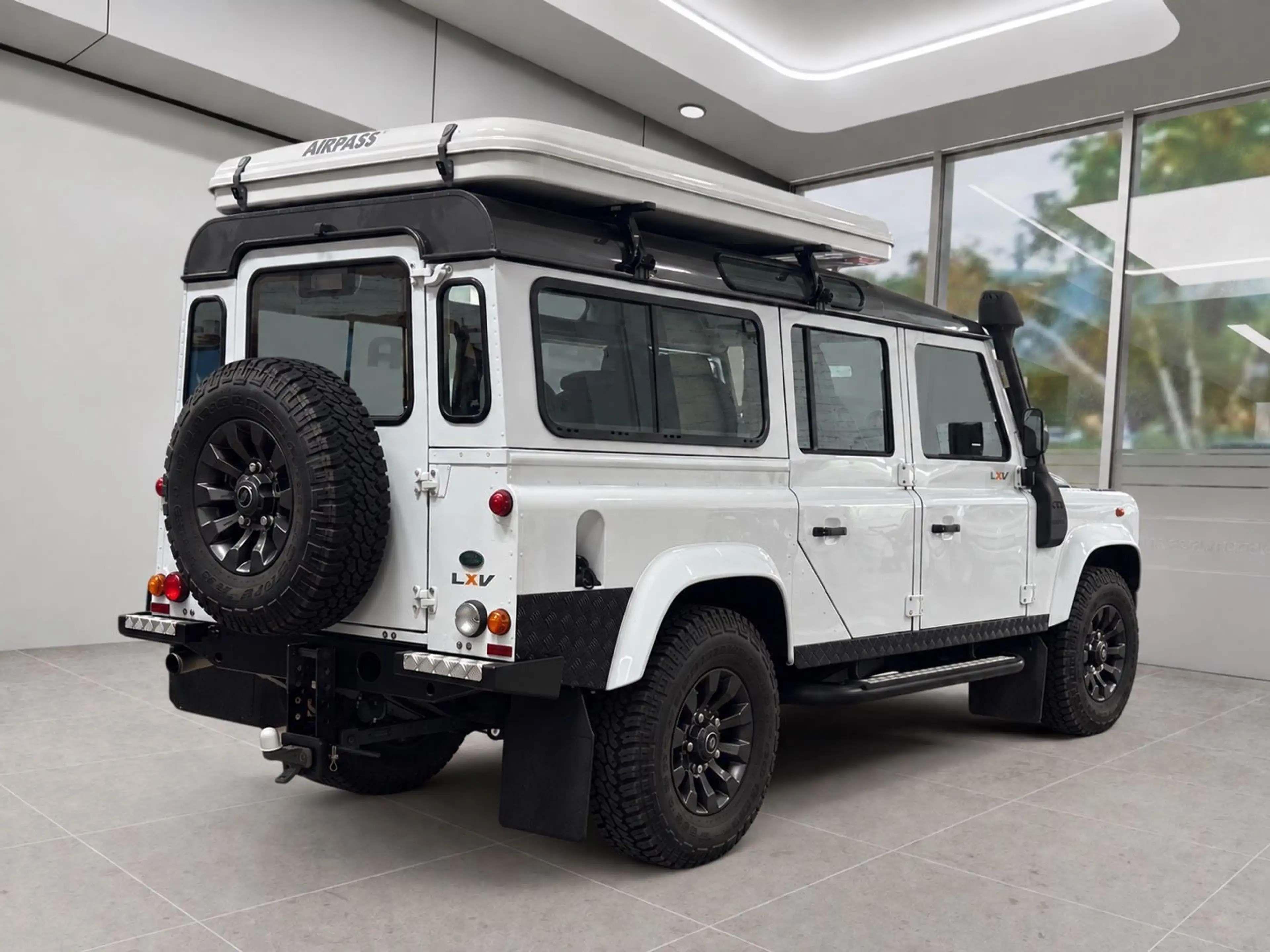 Land Rover Defender 110 E Station Wagon LXV Sonderserie 65 — photo 3