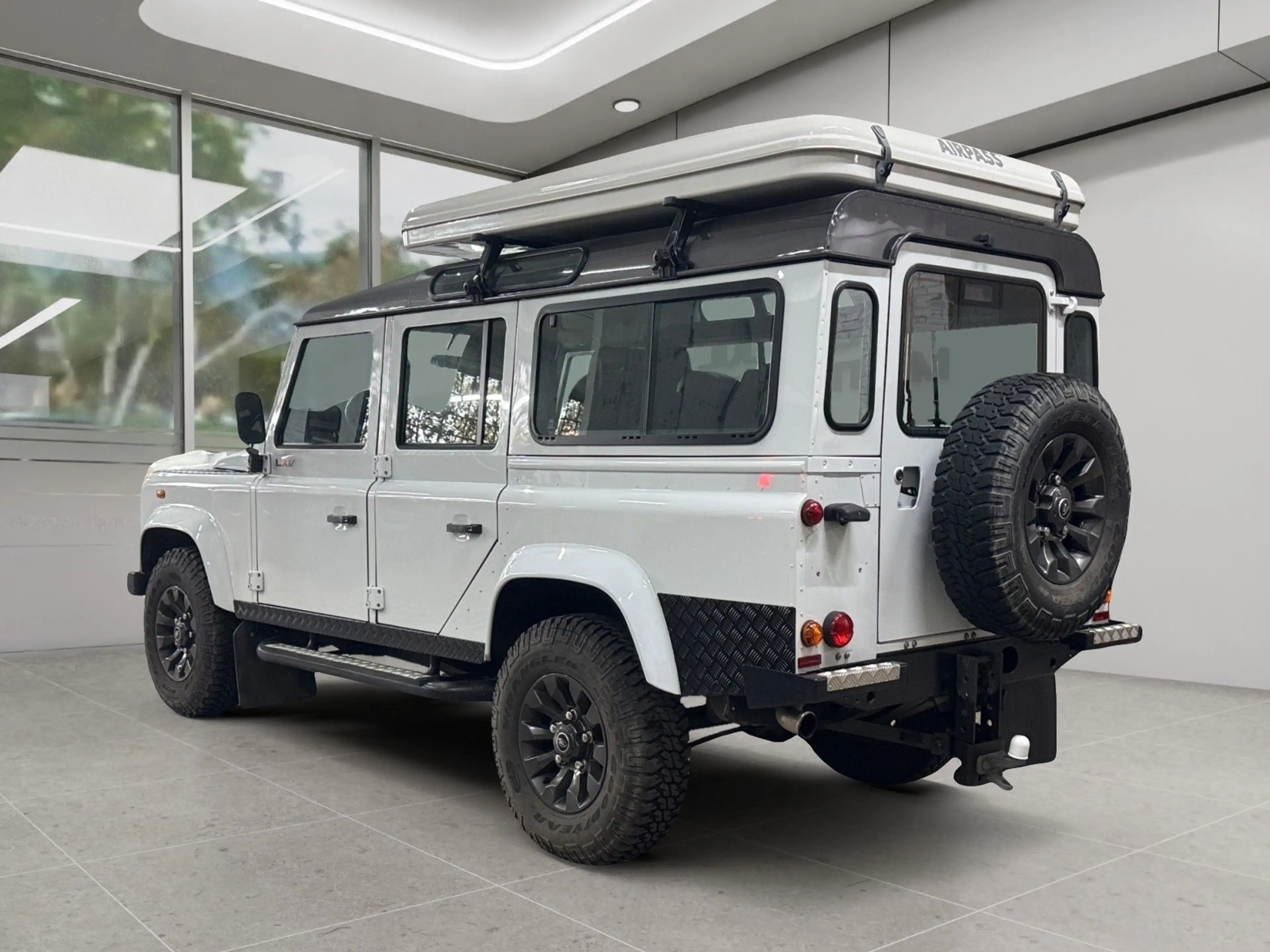 Land Rover Defender 110 E Station Wagon LXV Sonderserie 65 — photo 5