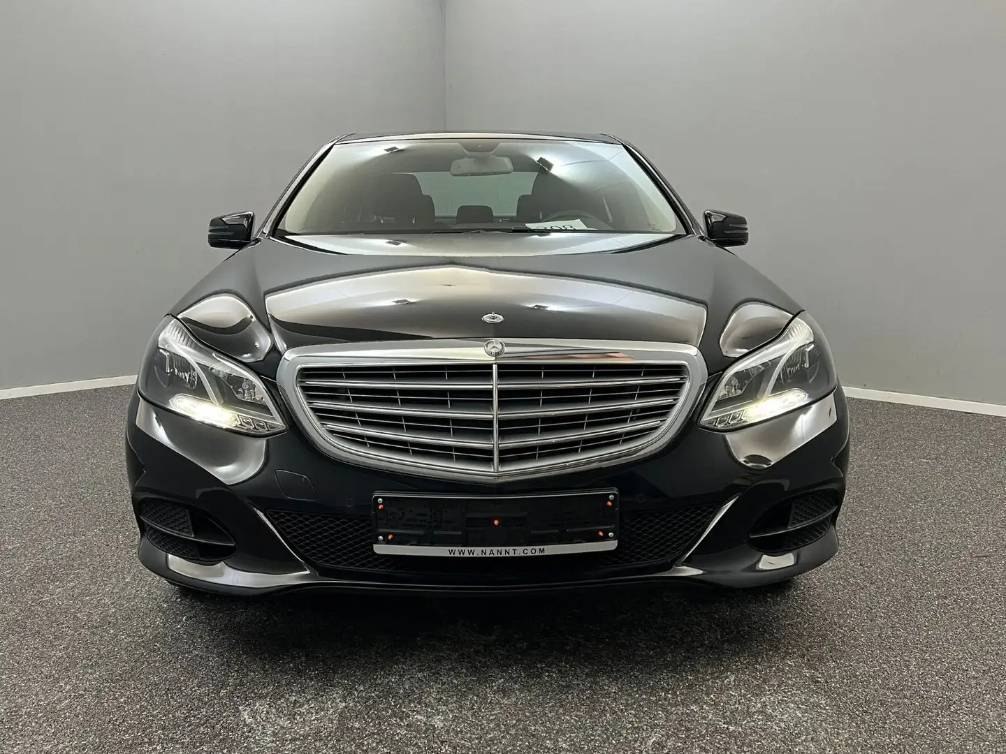 Mercedes-Benz E 200 NGD BE*ERDGAS*2.HD*U-FREI*62.800 KM Schwarz - 2
