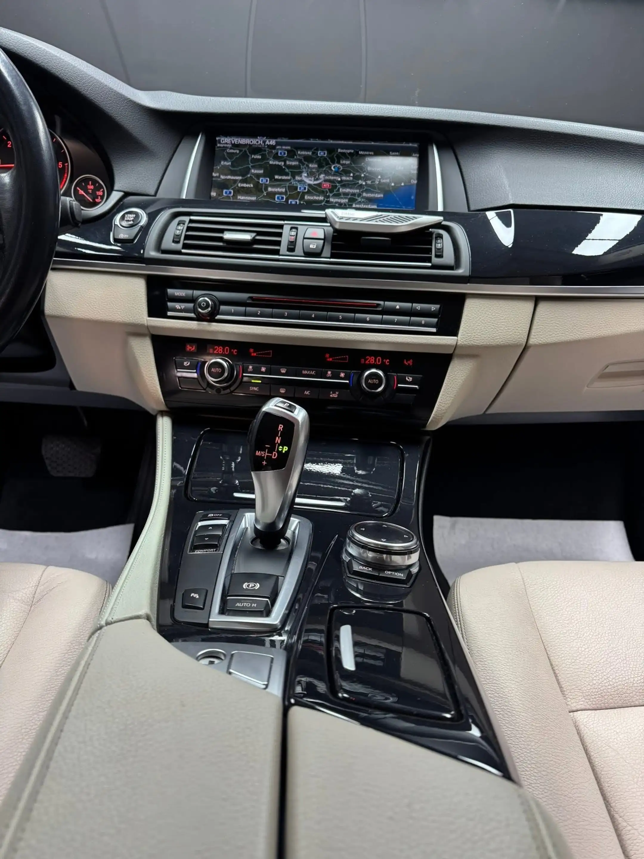 BMW 518 518 dA **12 mois de garantie** — photo 15