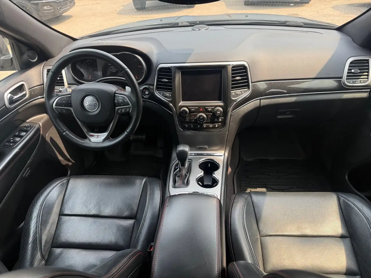 Jeep Grand Cherokee снимка Jeep Grand Cherokee