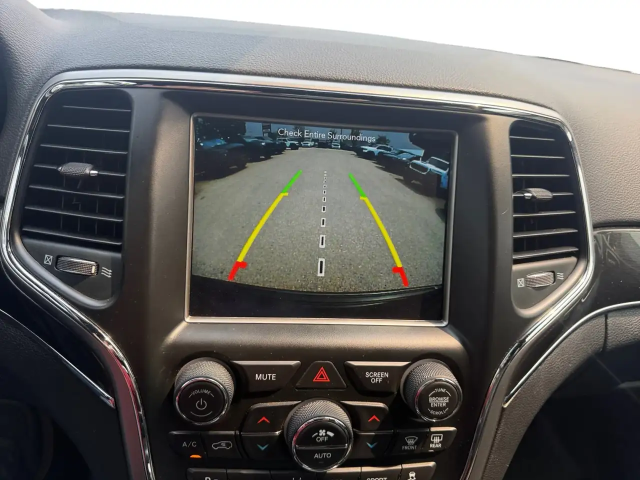 Jeep Grand Cherokee снимка Jeep Grand Cherokee
