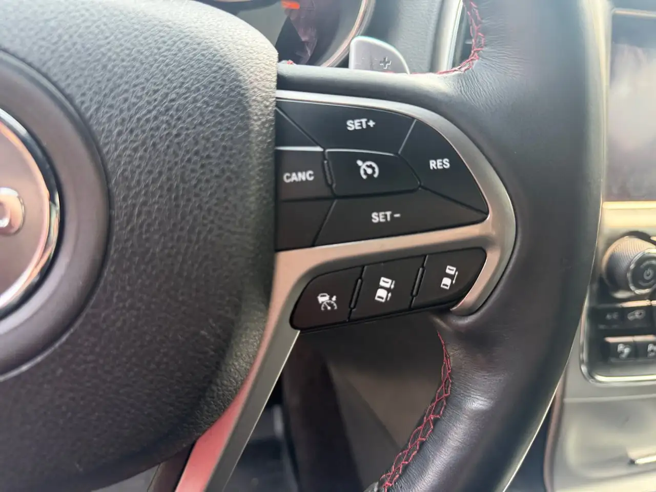 Jeep Grand Cherokee снимка Jeep Grand Cherokee