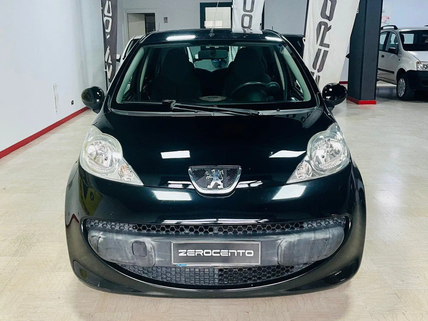 Peugeot 107 107 5p 1.4 hdi Sweet Years Чорний - 2