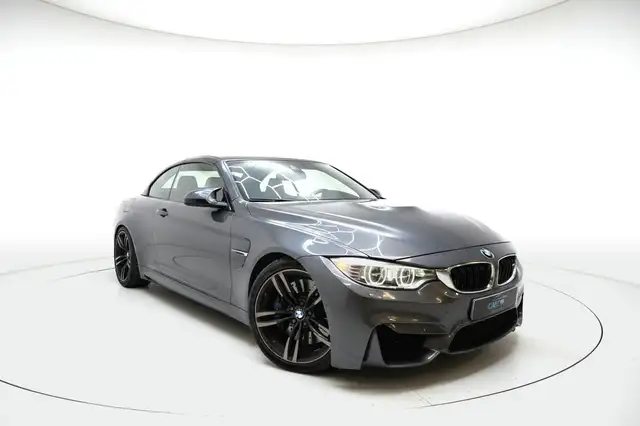 BMW M4 view 4