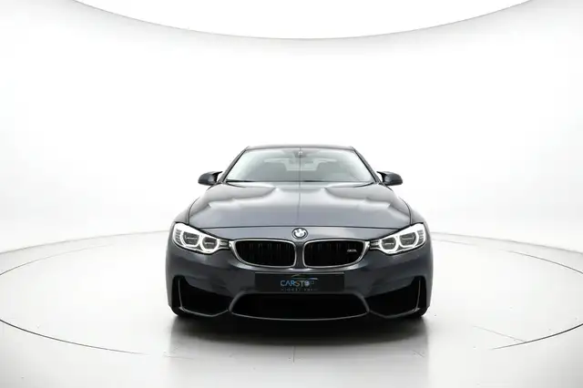 BMW M4 view 2