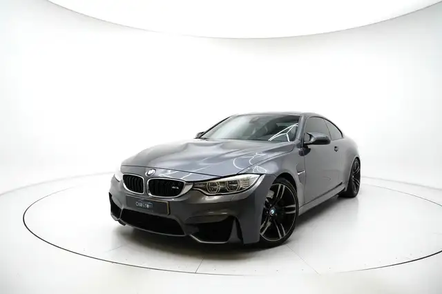 BMW M4 view 5