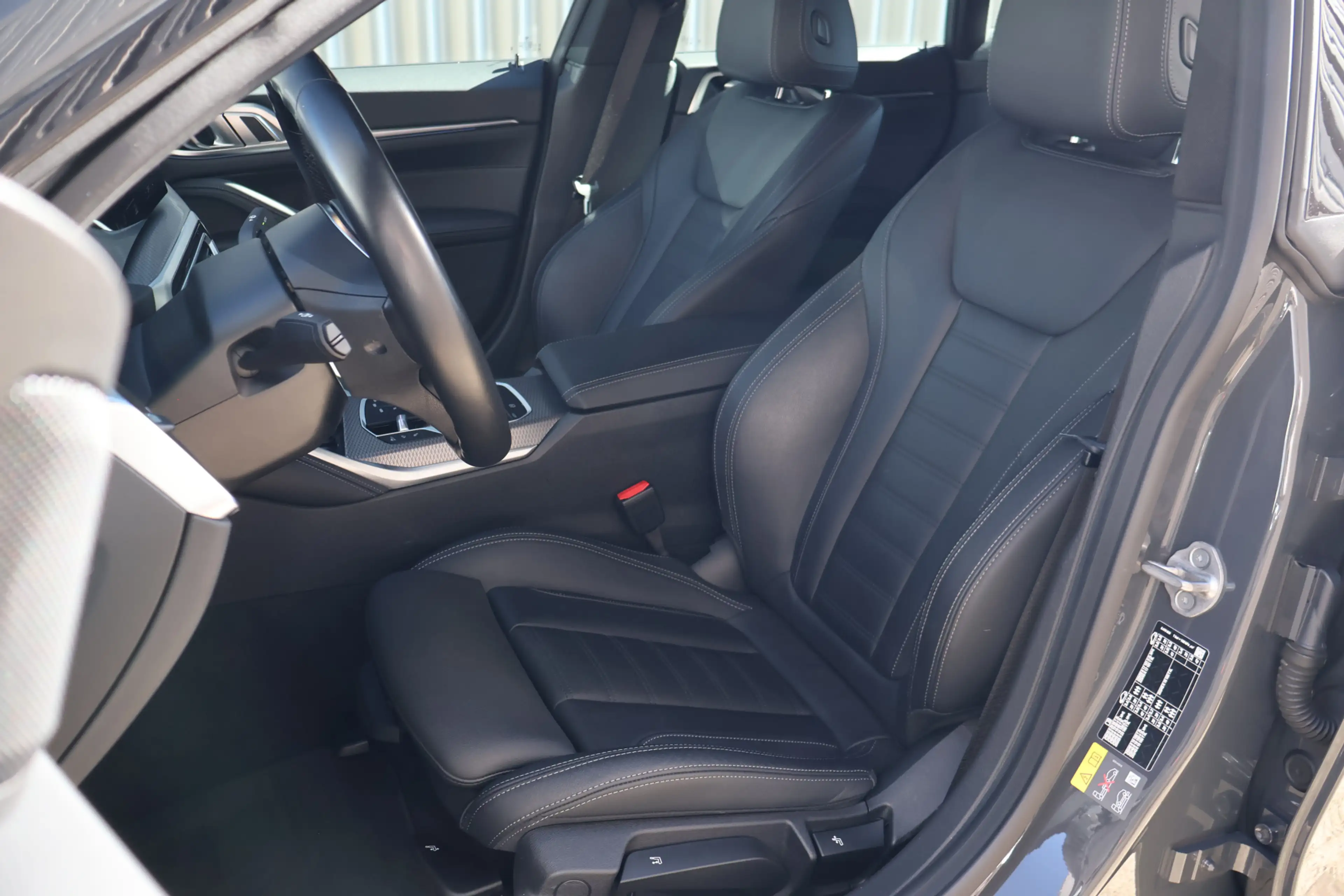 BMW i4 eDrive40 High Executive M Sport / Stoelverwarming — photo 4