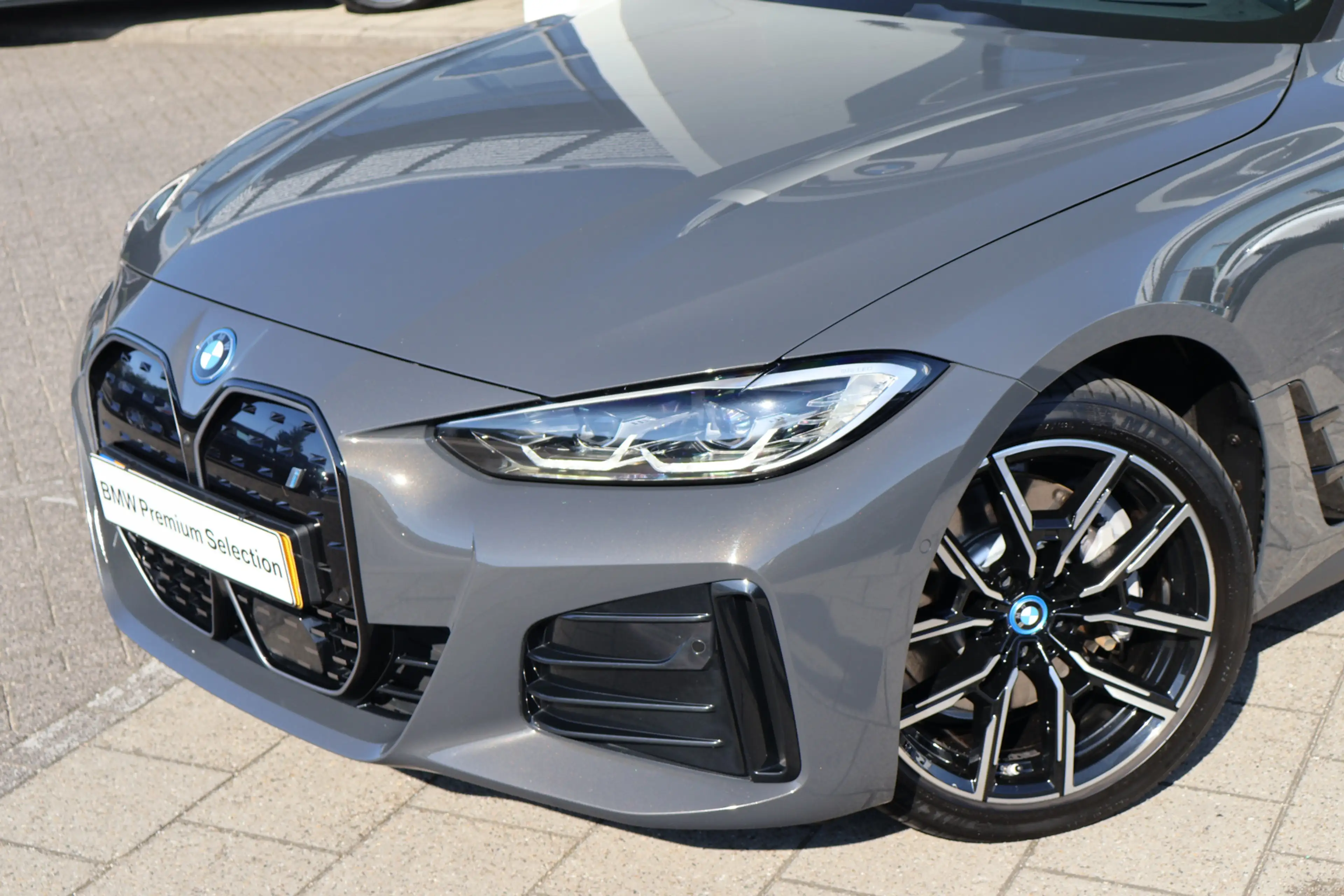 BMW i4 eDrive40 High Executive M Sport / Stoelverwarming — photo 2