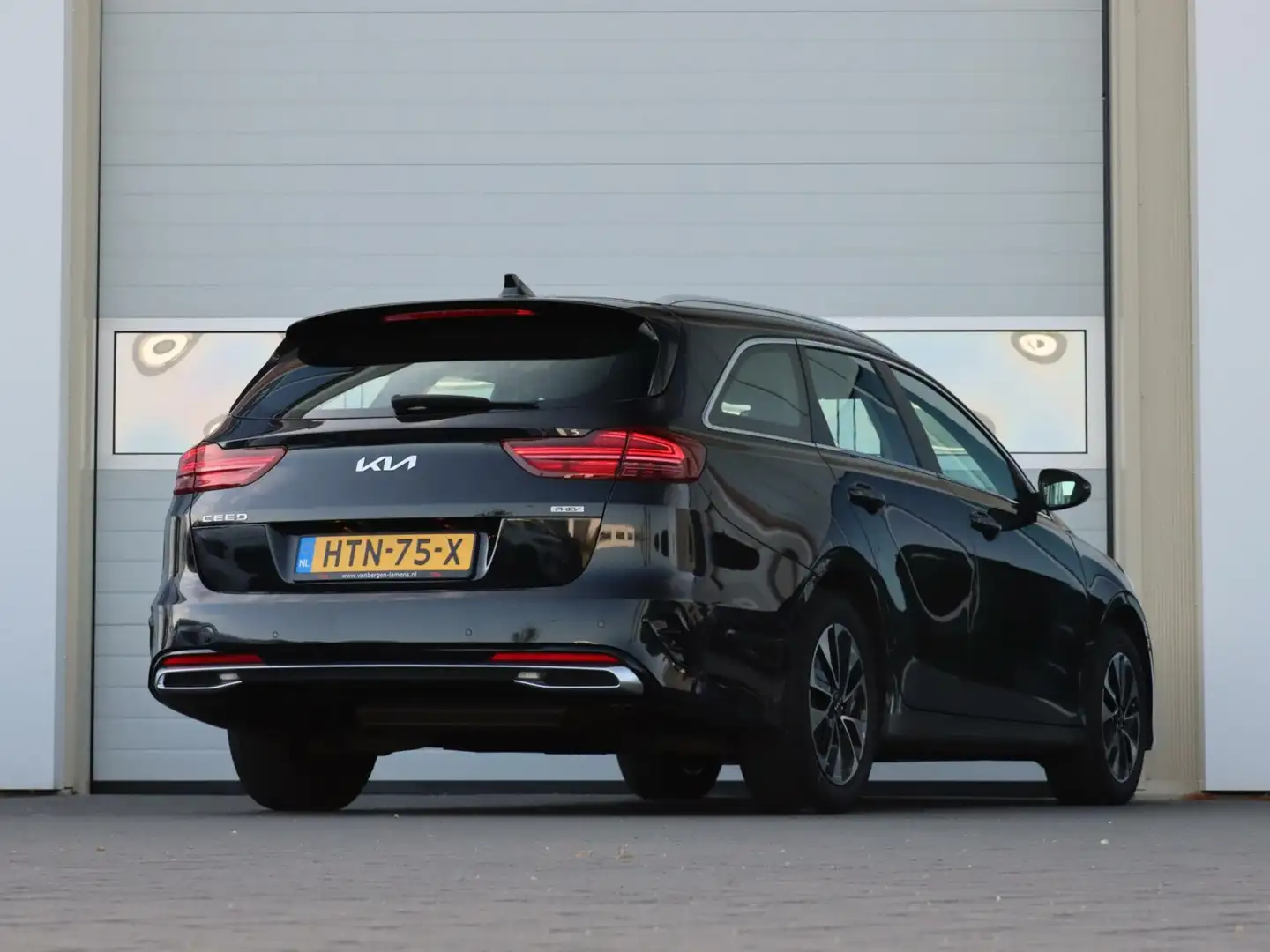 Kia Ceed SW / cee'd SW Sportswagon 1.6 GDI PHEV 140PK DynamicPlusLine Zwart - 2