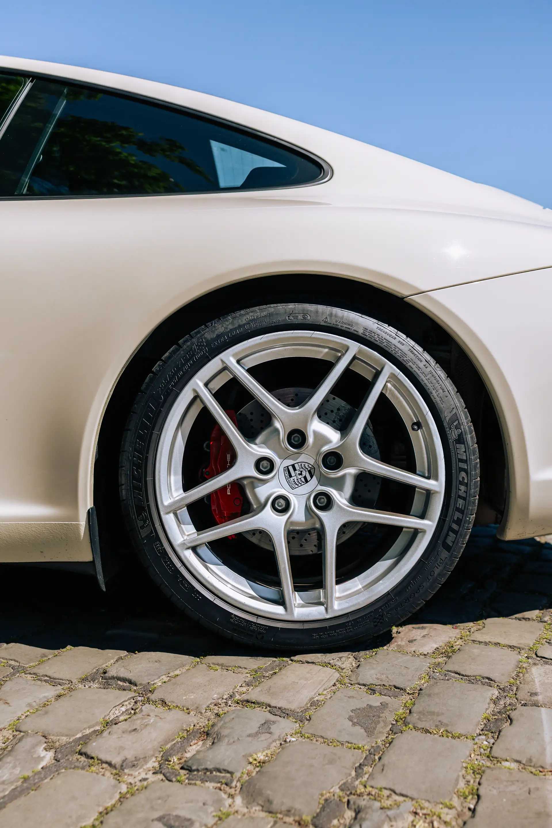 Porsche 997 .2 Carrera S Coupé / Low mileage / First paint / Full History — photo 11
