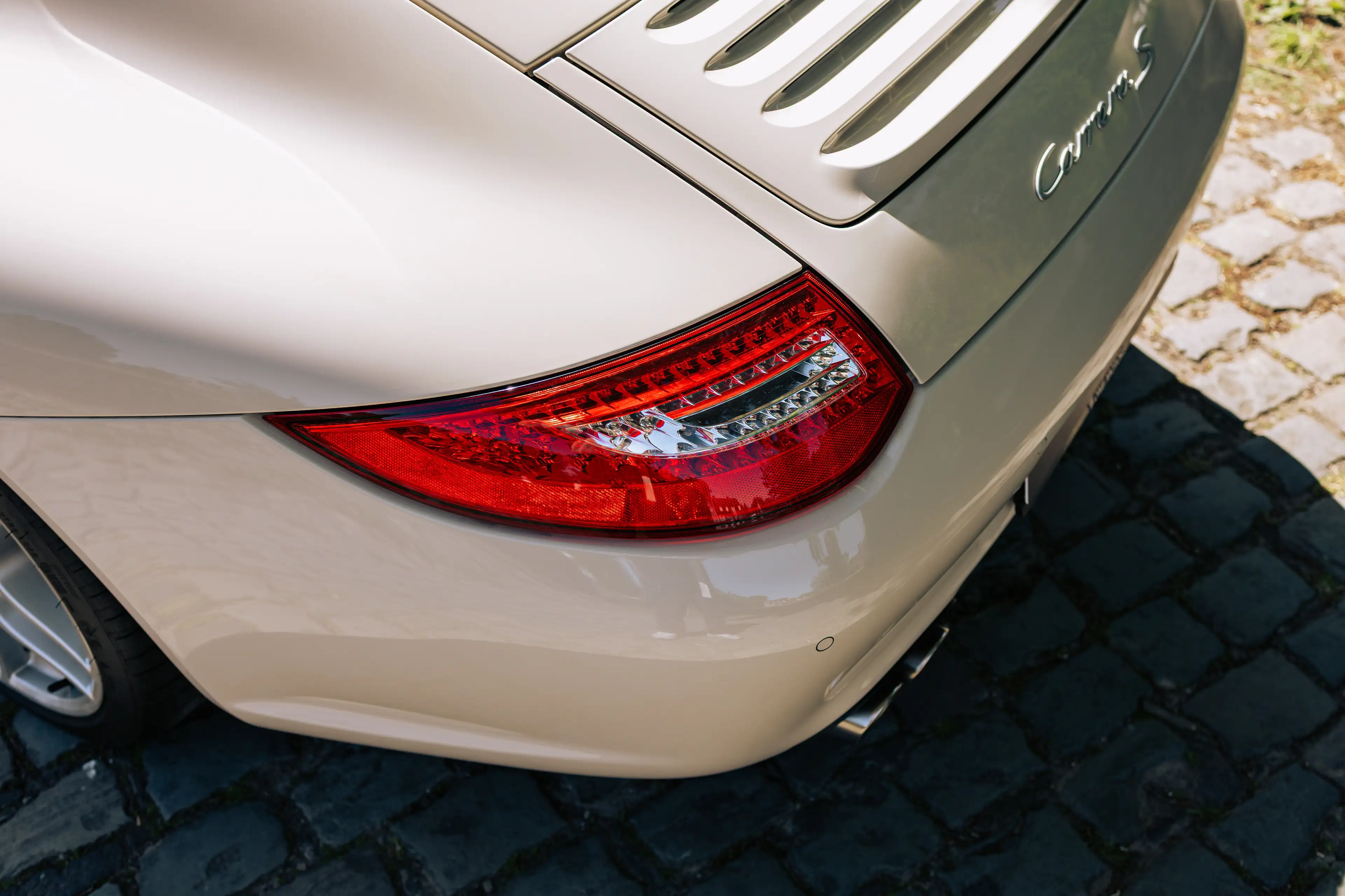 Porsche 997 .2 Carrera S Coupé / Low mileage / First paint / Full History — photo 9