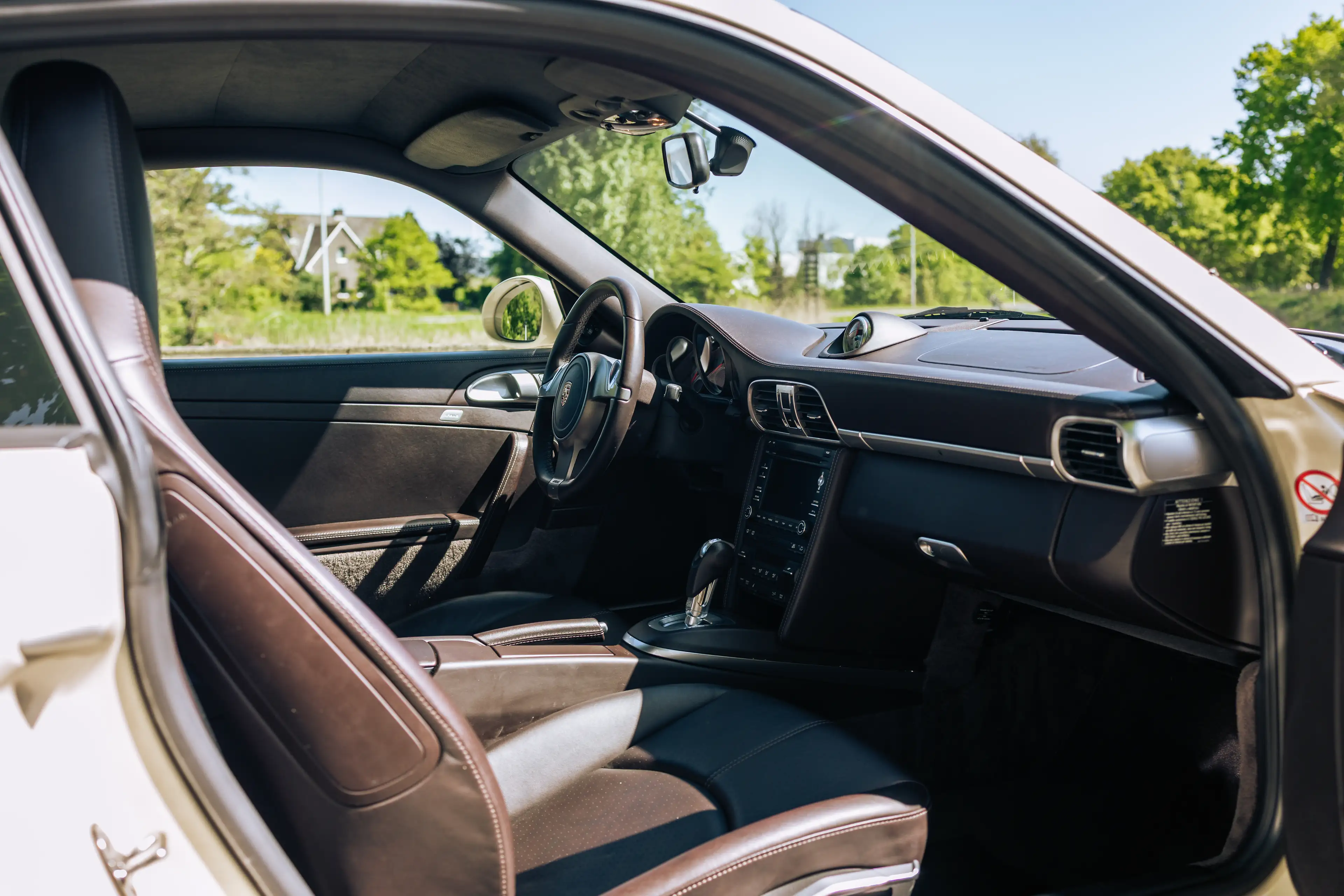 Porsche 997 .2 Carrera S Coupé / Low mileage / First paint / Full History — photo 14