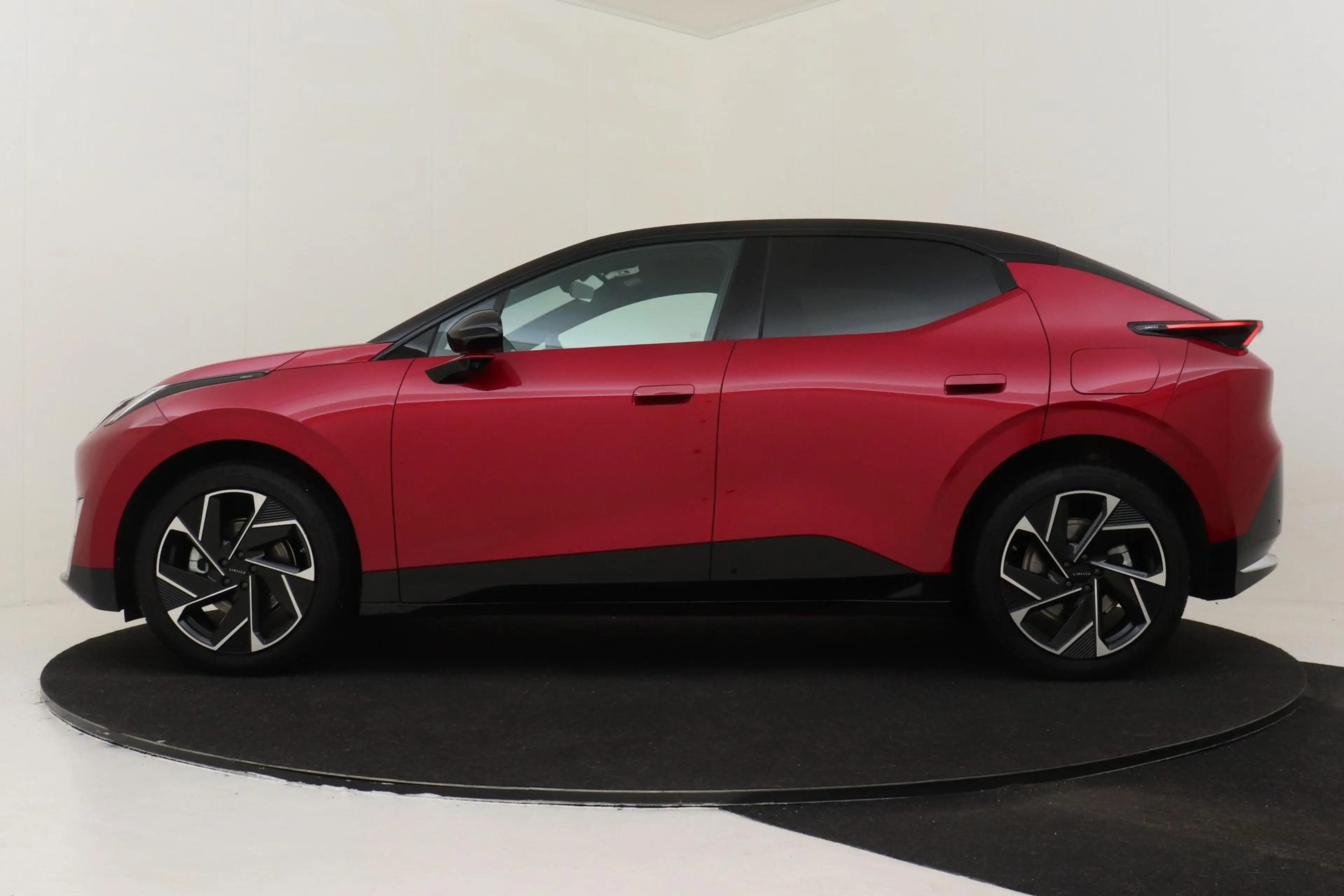 Lynk & Co 02 MORE 66 kWh -PANO.DAK|HARMAN/KARDON|360°CAM|ELEK.S — photo 7