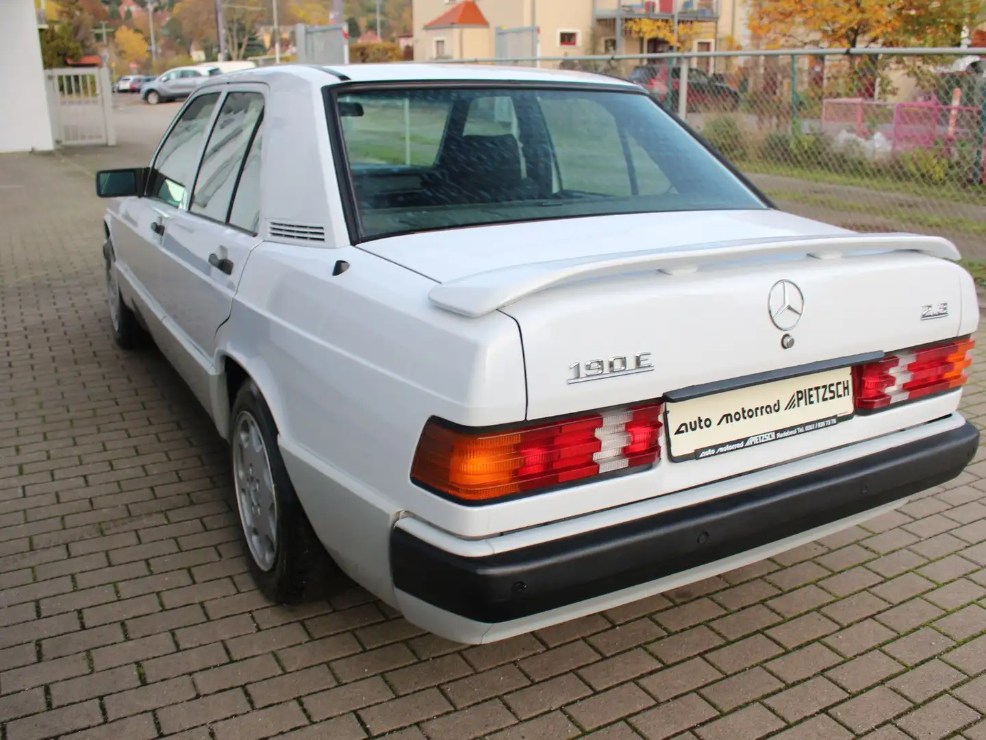 Mercedes-Benz 190 E 2.3 5-Gang Top-Zustand H-Kennzeichen White - 2